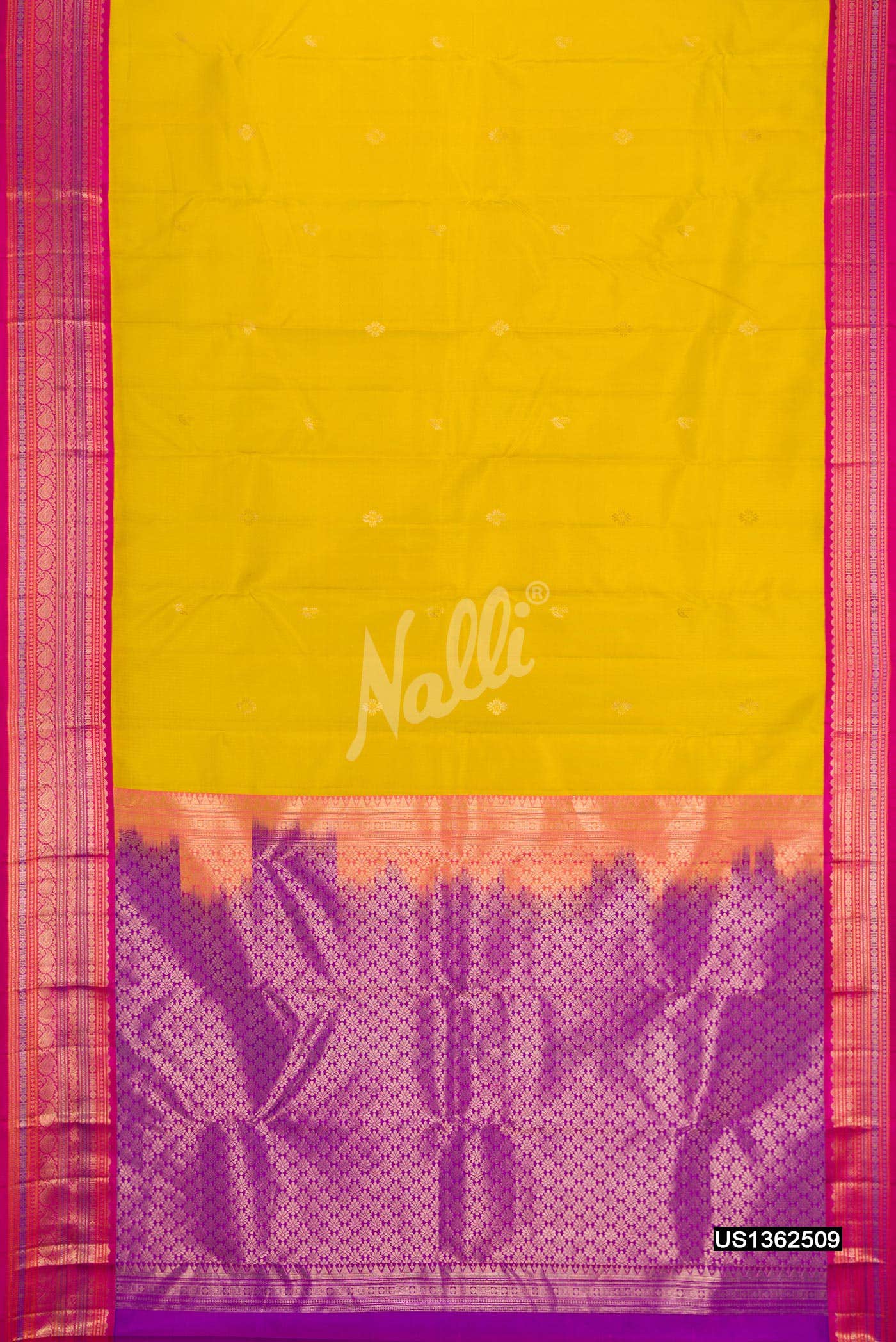 Parrot Green Kanchipuram Silk Saree