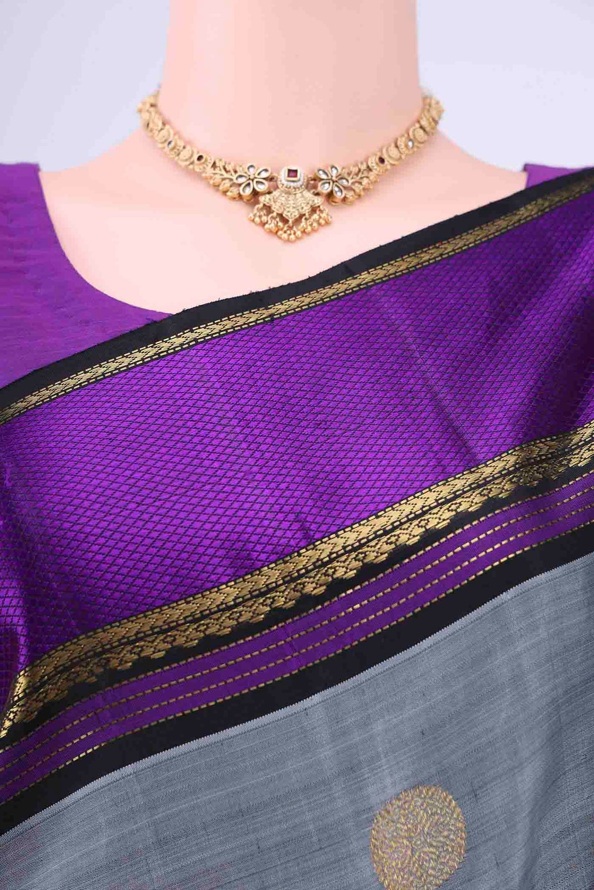 Border image of Grey Kanchipuram Saree with Jacquard With Zari Butta on the body and Thread Border