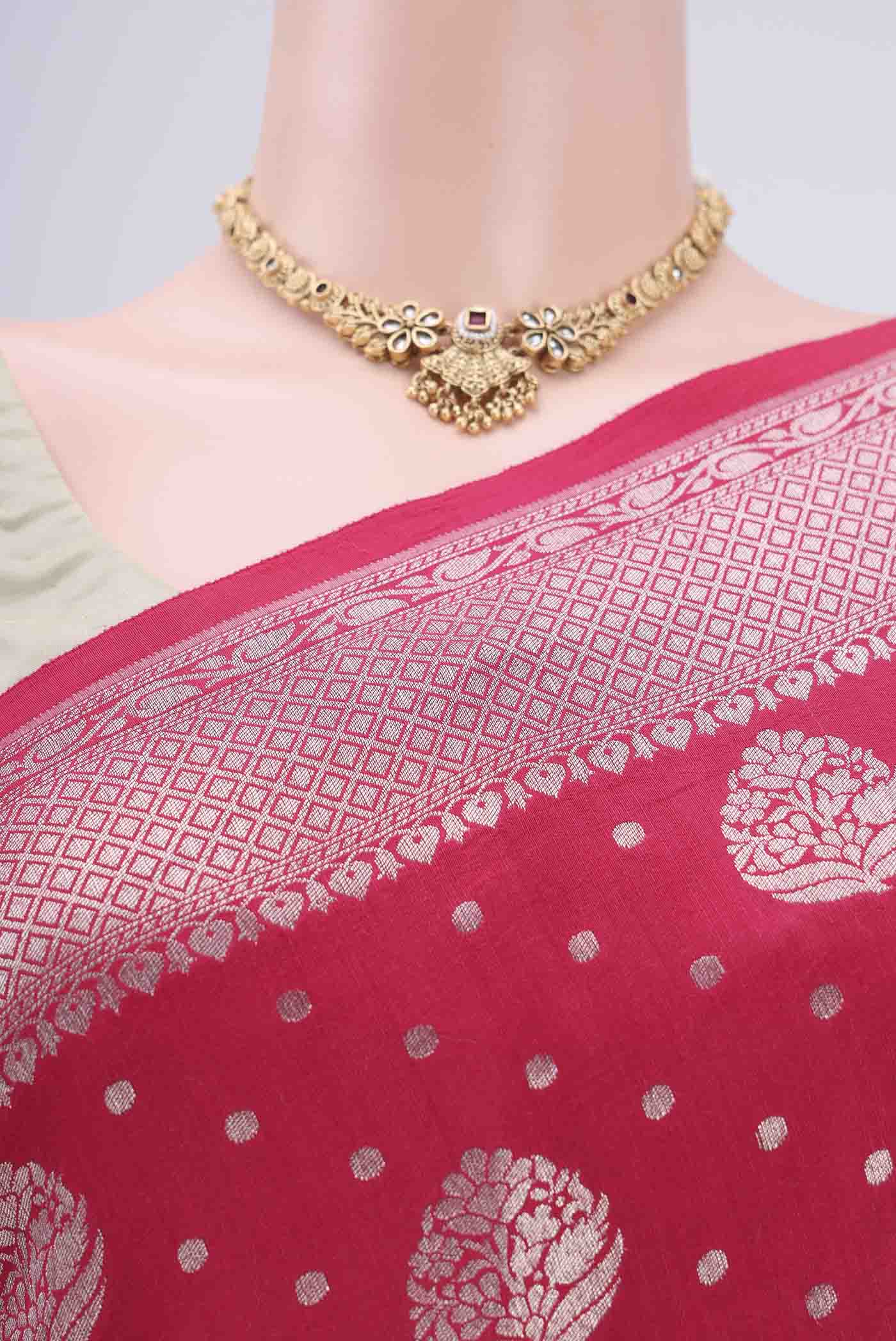 Border image of Pink Soft Silk Saree with Checked design on the body and Without Border. 