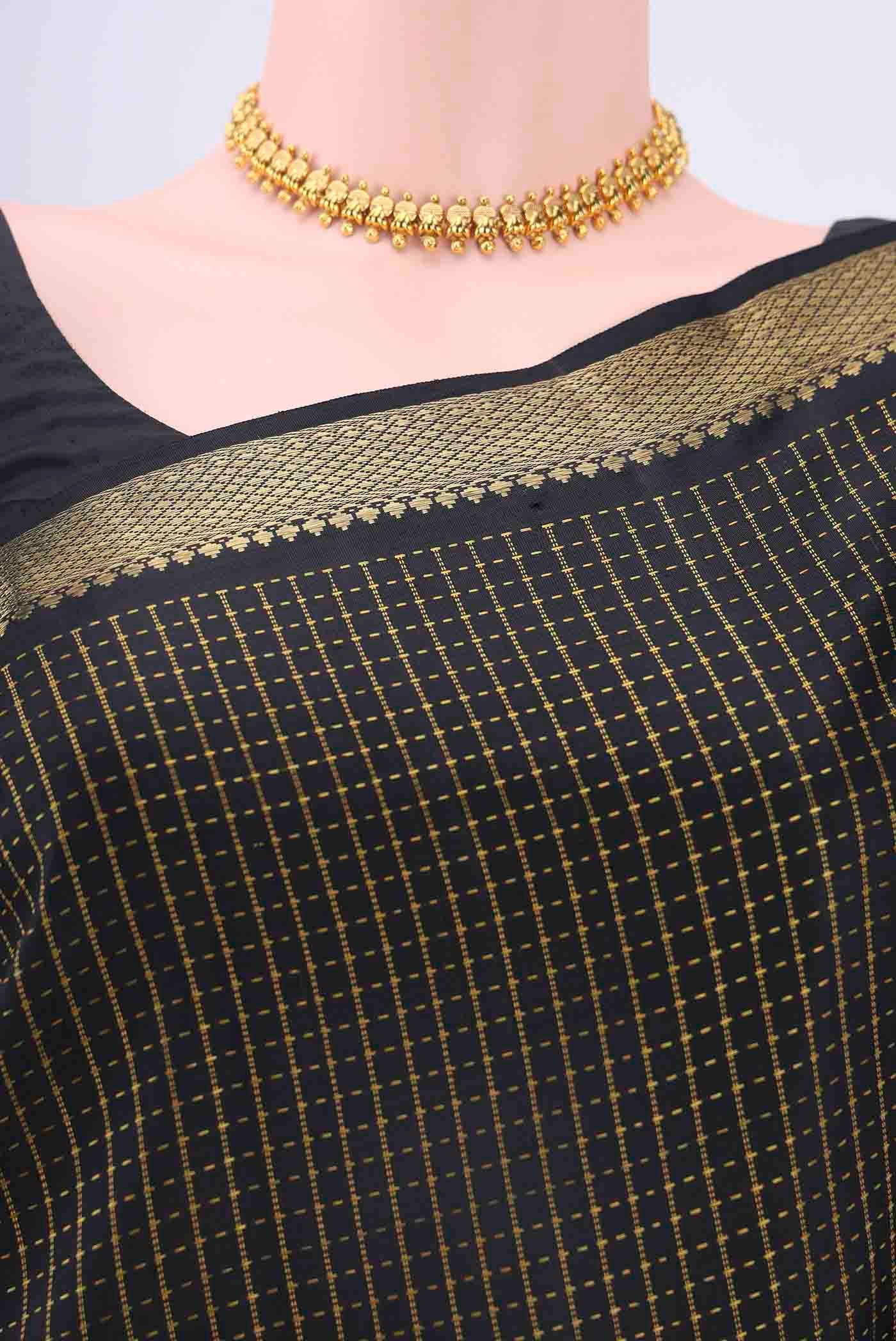 Border image of Black Dual Tone Kanchipuram Saree with Checked design on the body and Zari Border