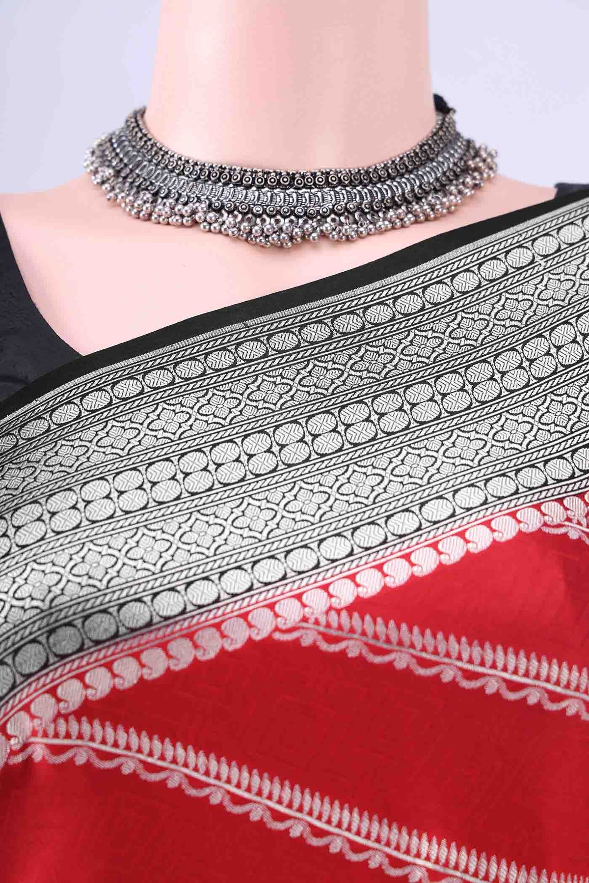 Border image of Red Banarasi SareeJacquard design on the body and Zari Border