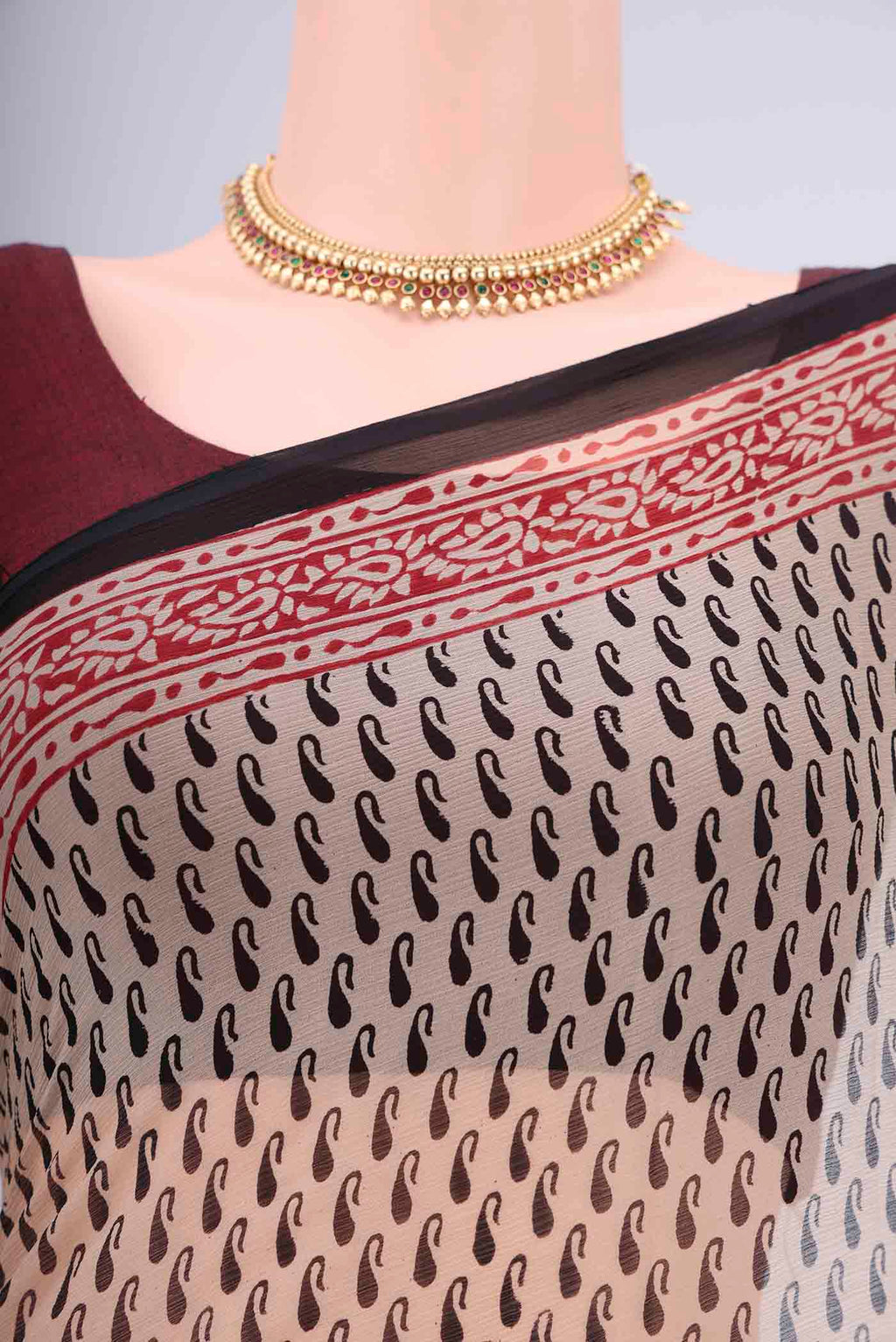 Border image of Beige Mysore Chiffon Saree with Floral Print on the body and Printed Border. 