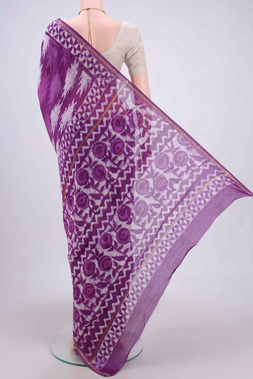 Flat view of Magenta Chanderi Silk Cotton Saree with Printed design on the body and Zari Border. 