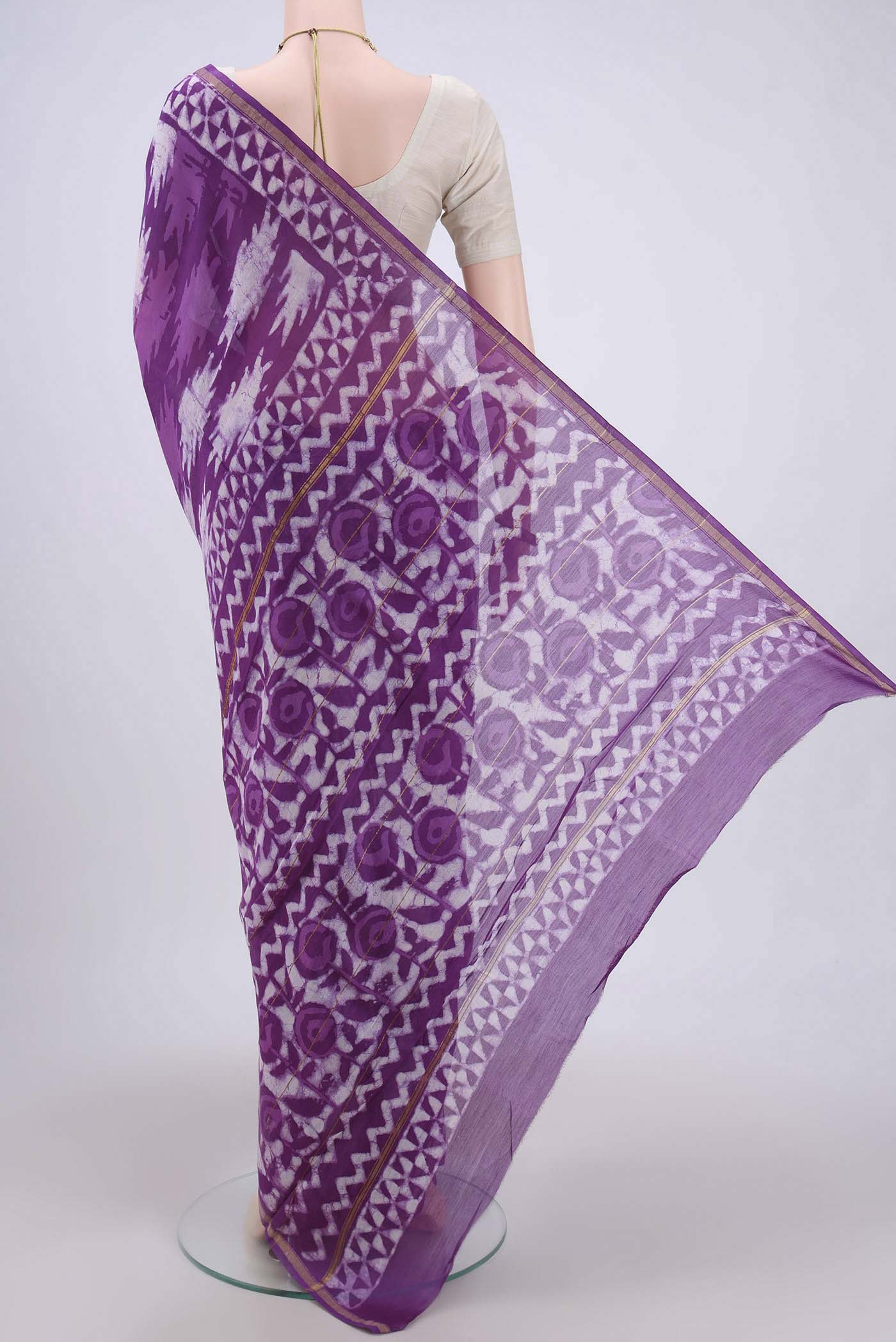 Flat view of Magenta Chanderi Silk Cotton Saree with Printed design on the body and Zari Border. 