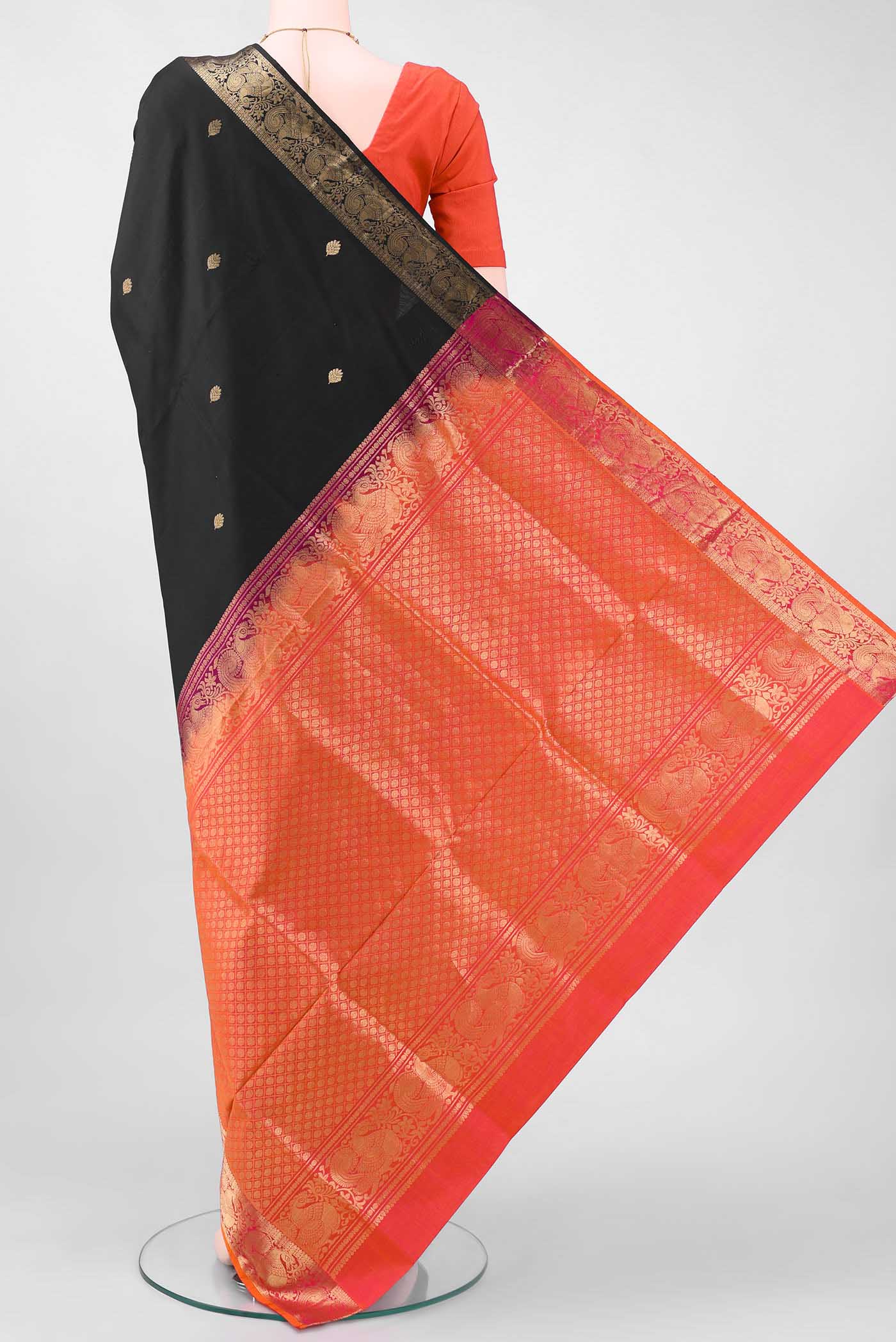 pallu body