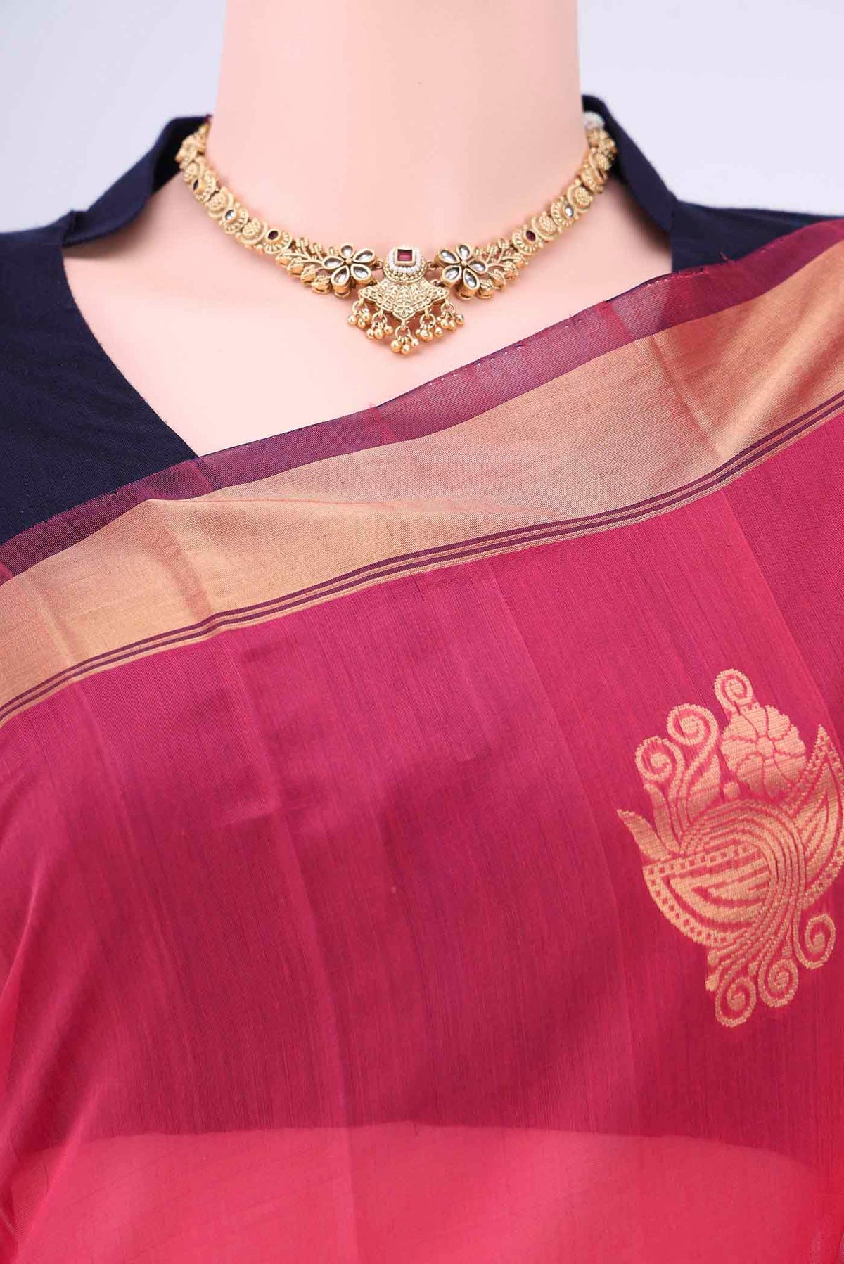 Border image of Imperial Pink Kora Cotton Saree with Zari Butta on the body and Thin Zari Line