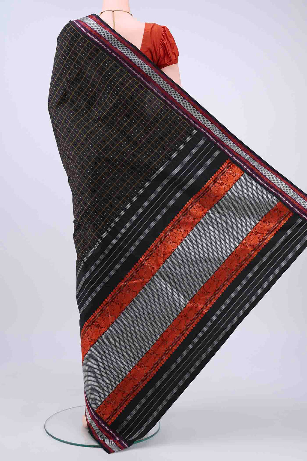 pallu body