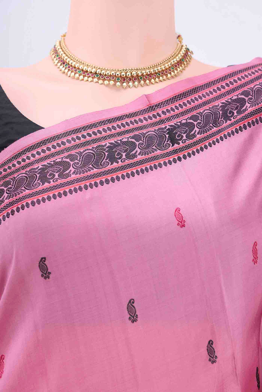 Border image of Rose pink Dual Tone Kanchipuram Silk Saree with Thread Butta on the body and Thread Border