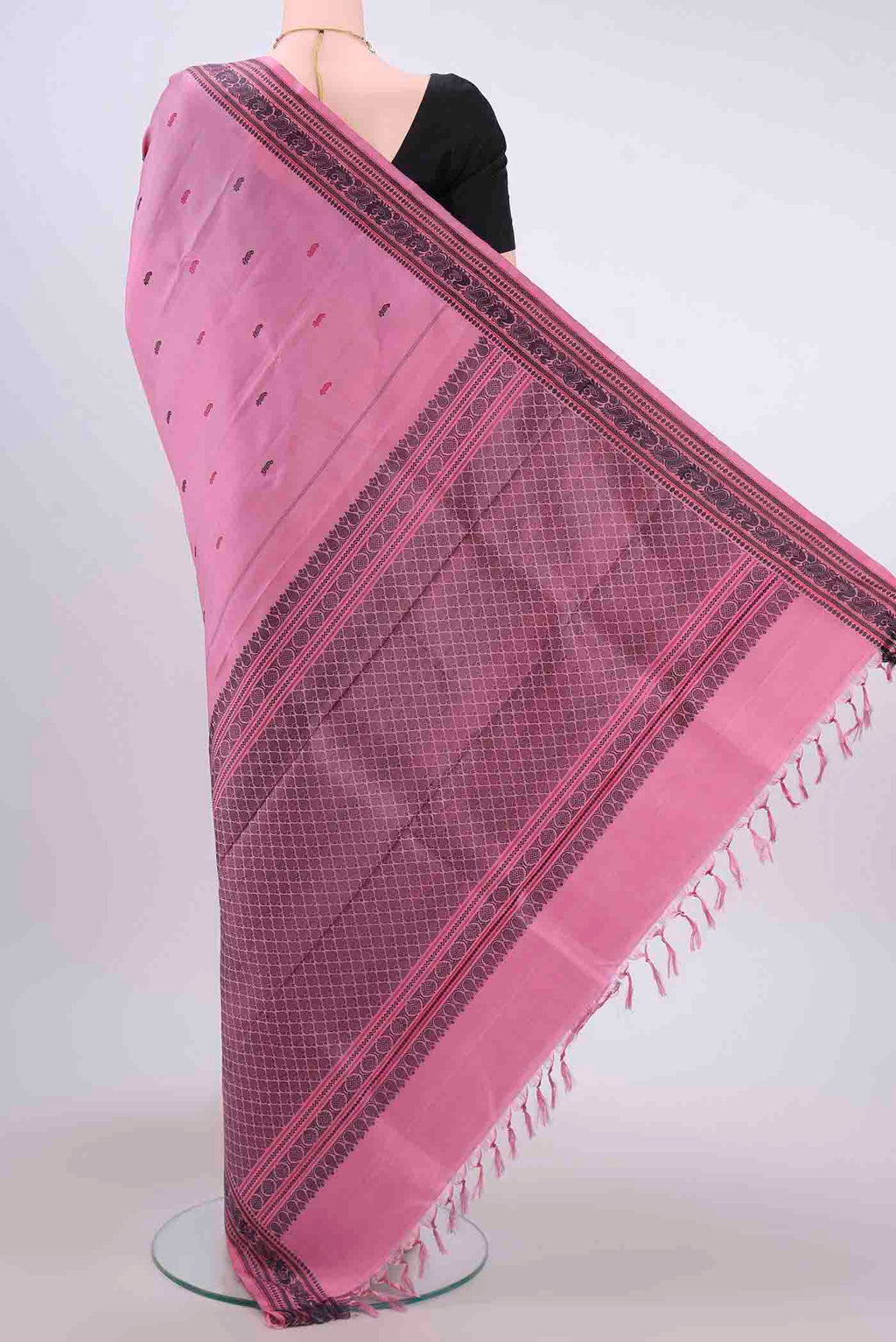 Flat view of Rose pink Dual Tone Kanchipuram Silk Saree with Thread Butta on the body and Thread Border
