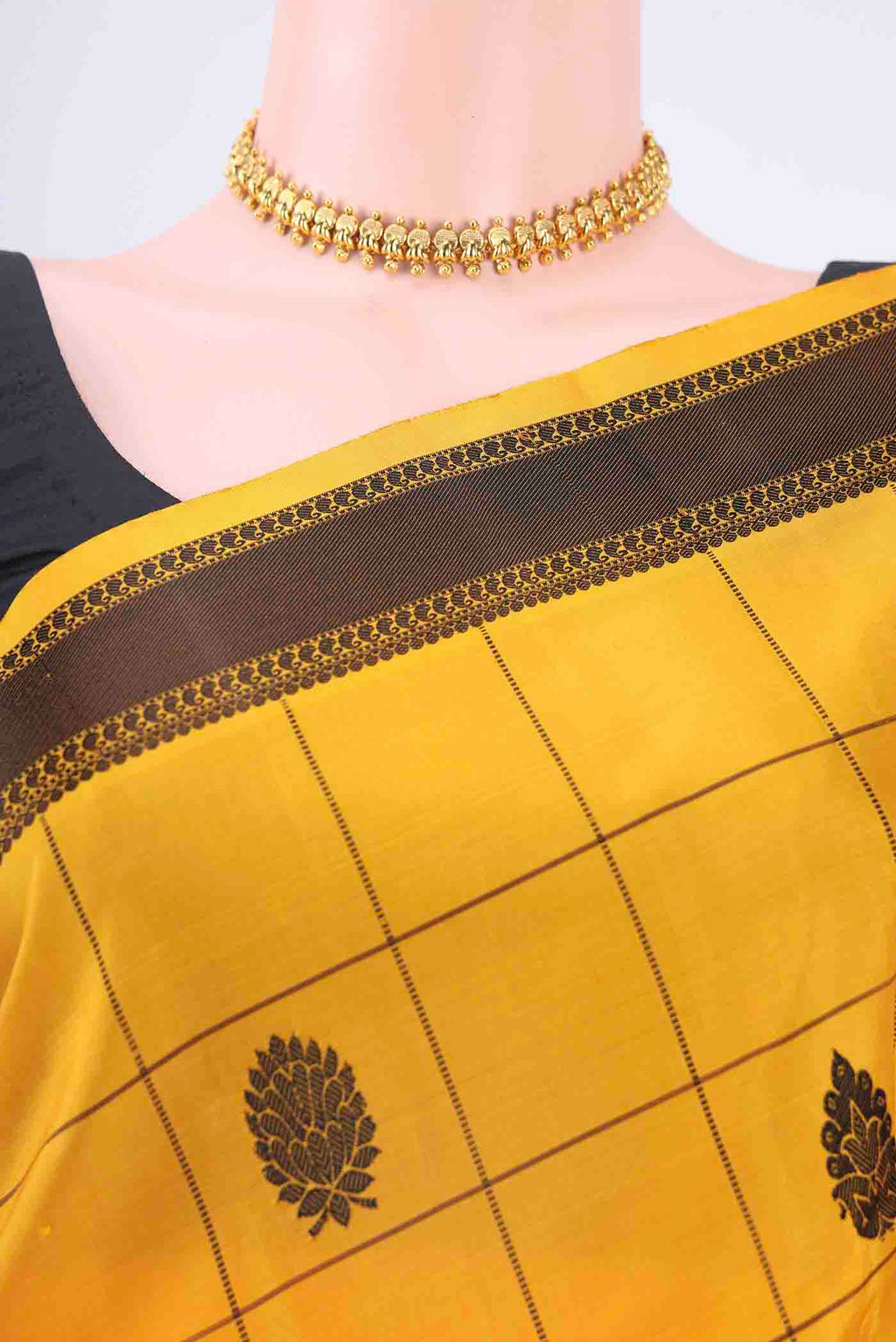 Border image of Yellow Kanchipuram Silk Saree with Checked design on the body and Thread Border