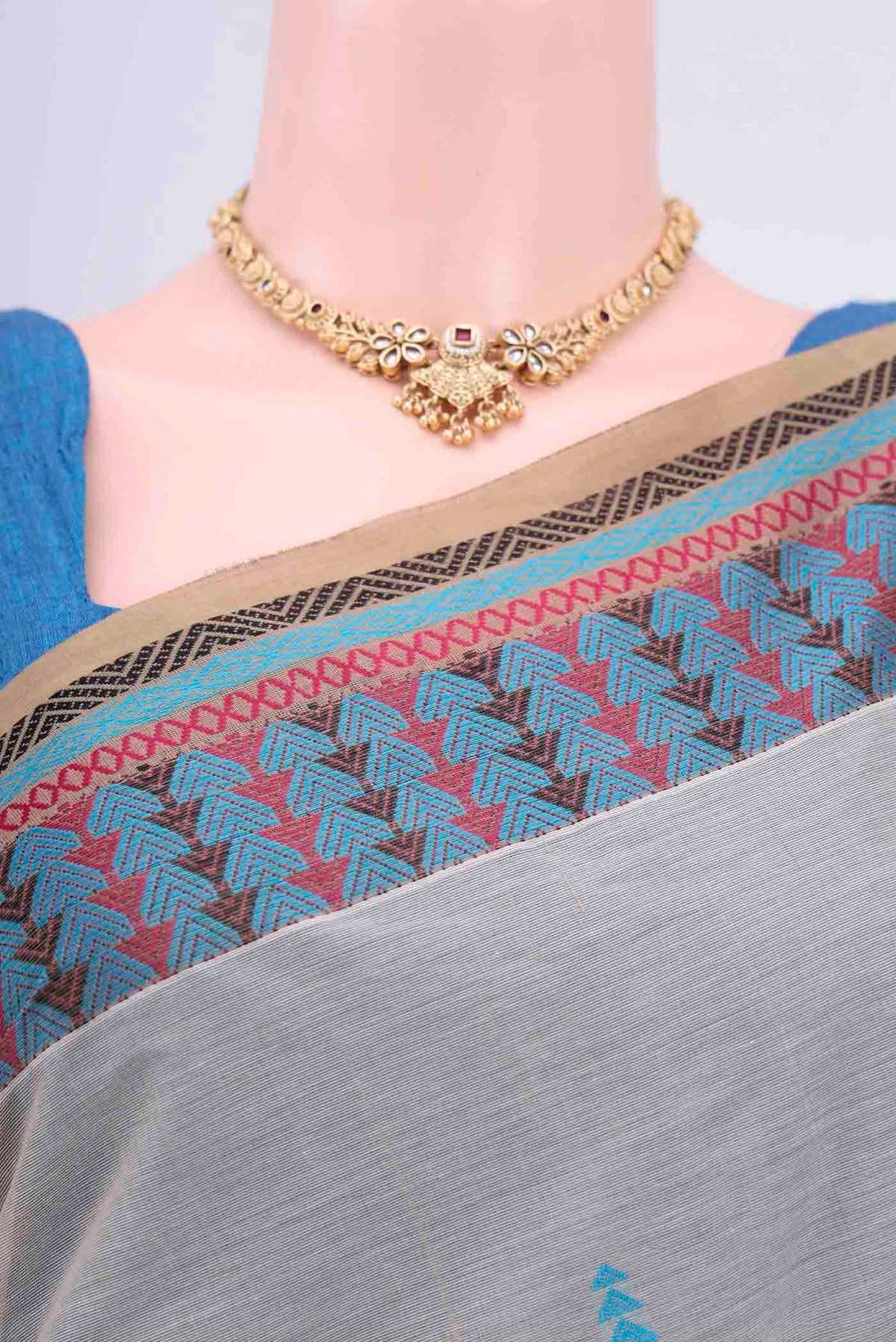 Border image of Grey Kanchi Cotton Saree with Thread Butta on the body and Plain Border