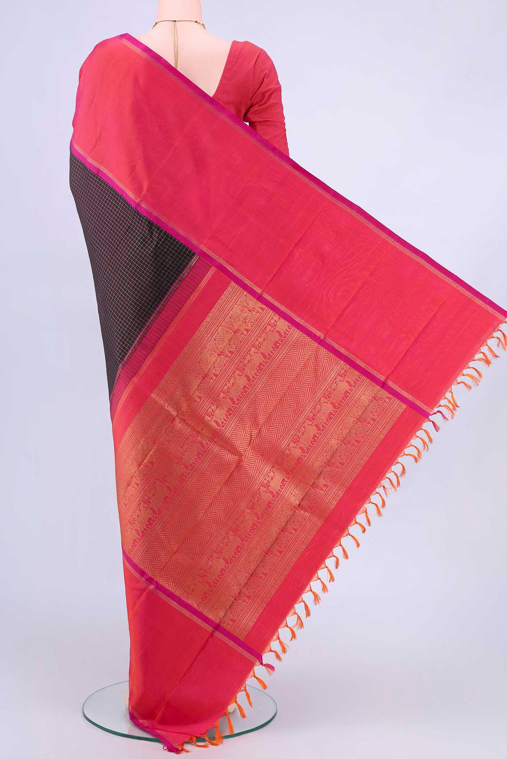 pallu body