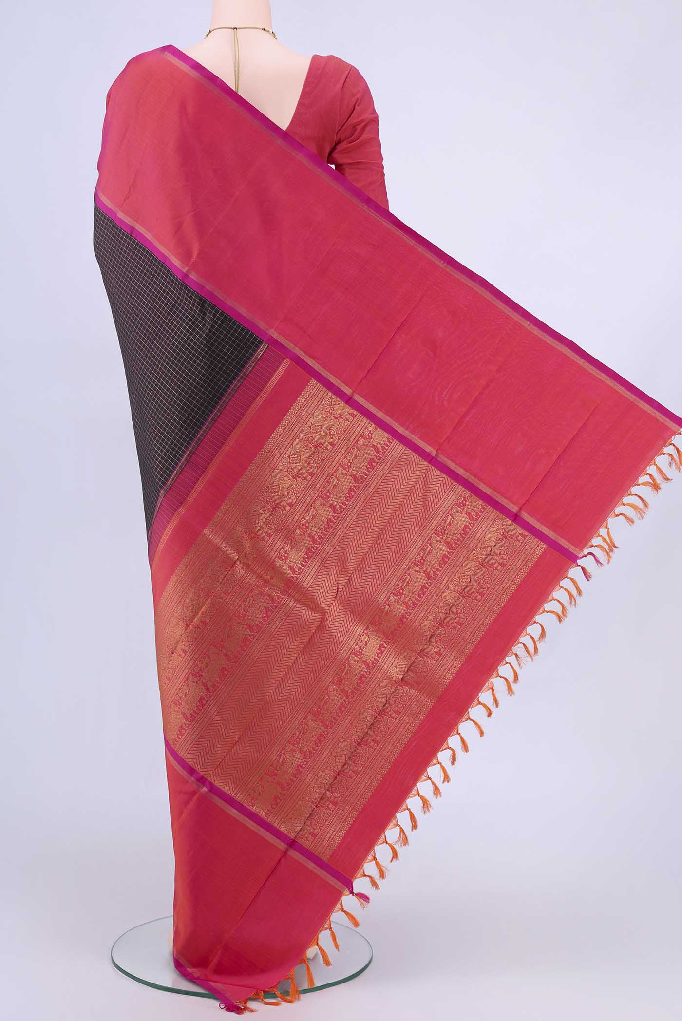 pallu body