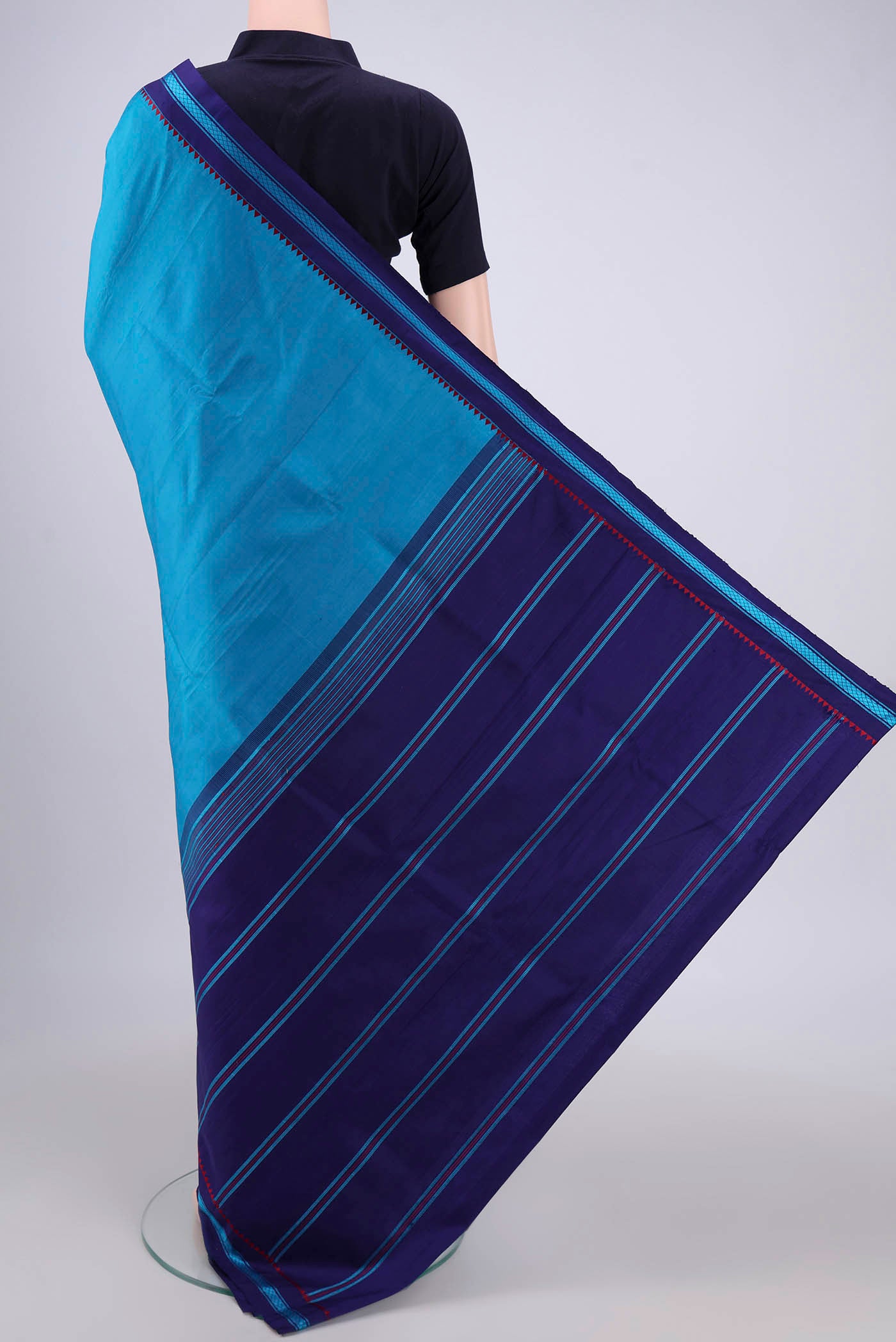 Flat view of Blue Dual Tone Kanchipuram Silk Saree with Plain Body and Thread Border. 