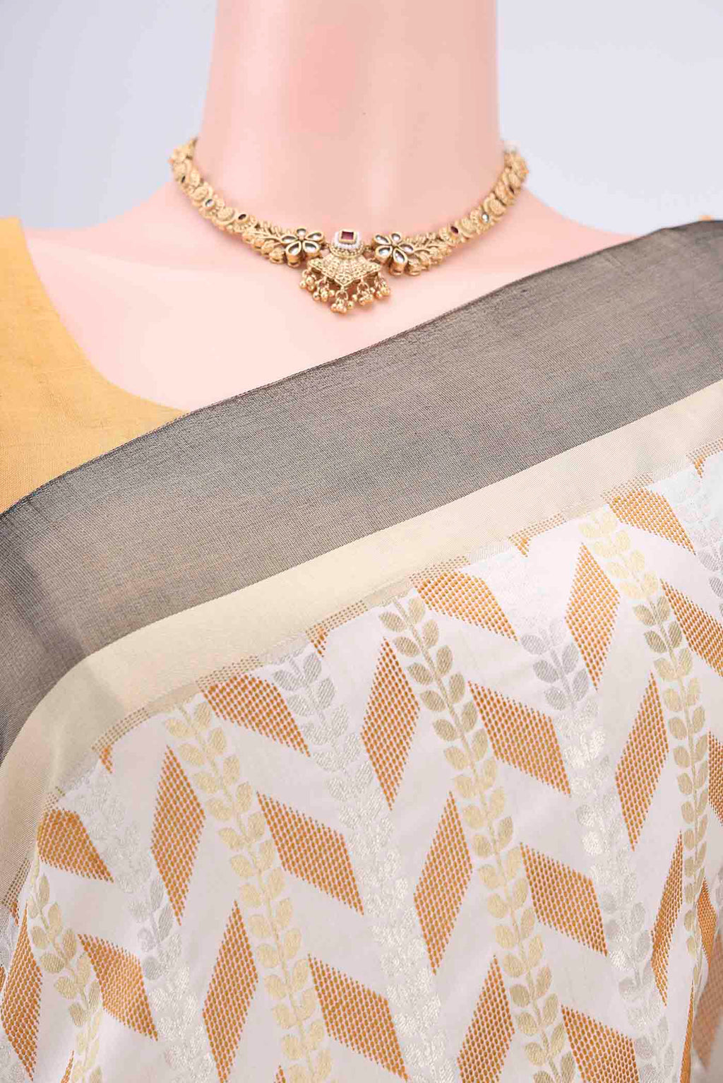 Border image of White Soft Silk Saree with Zari Butta on the body and Without Border. 