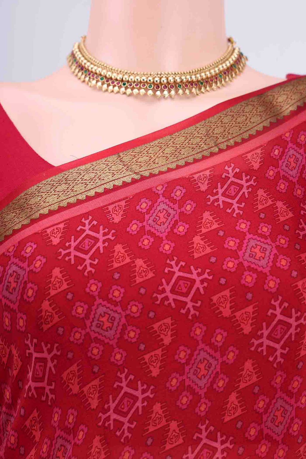 Border image of Maroon Mysore Crepe Saree with Floral Print on the body and Printed Border