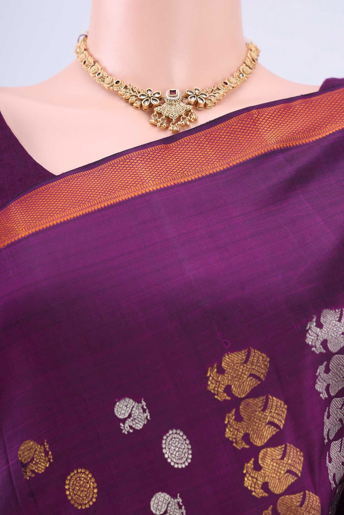 Border image of Burgundy Kanchipuram Silk Saree with Zari Brocade on the body and Thread Border