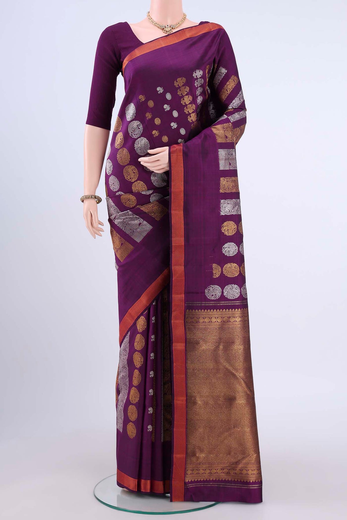 Burgundy Kanchipuram Silk Saree with Zari Brocade on the body and Thread Border displayed on a mannequin