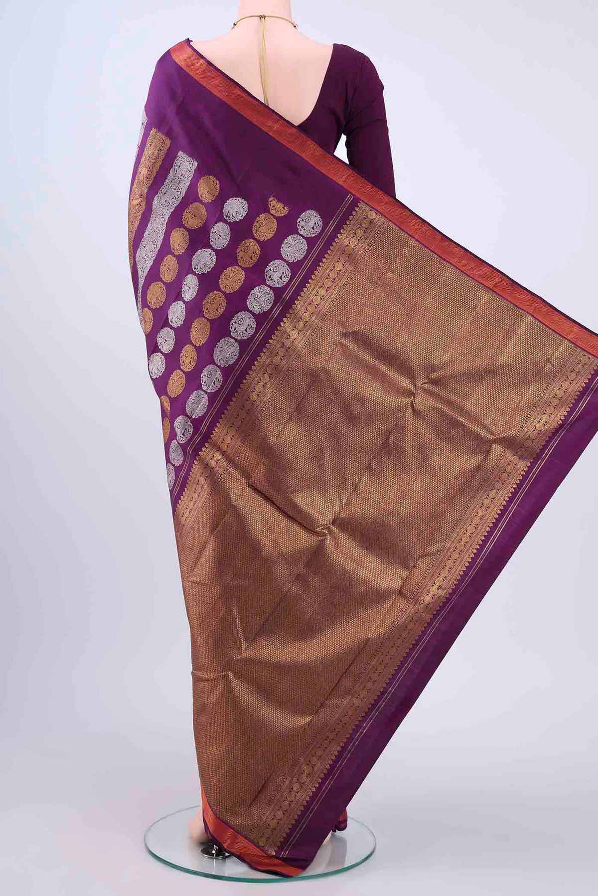 Flat view of Burgundy Kanchipuram Silk Saree with Zari Brocade on the body and Thread Border