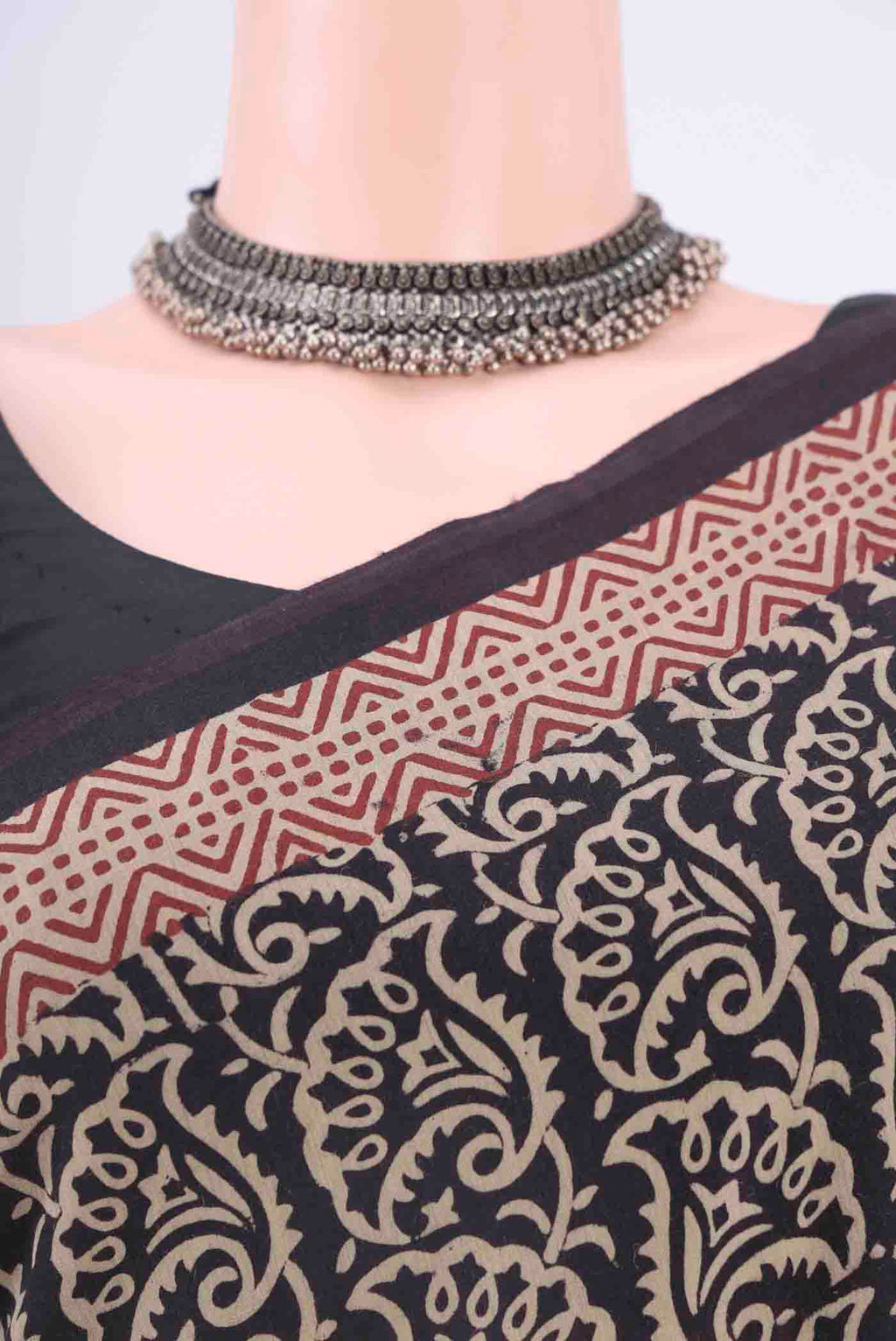 Border image of Black Tussar Silk Saree with Printed design on the body and Printed Border