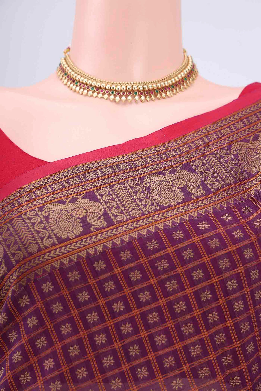 Border image of Dark Mauve Kanchi Cotton Saree with Checked design on the body and Thread Border. 