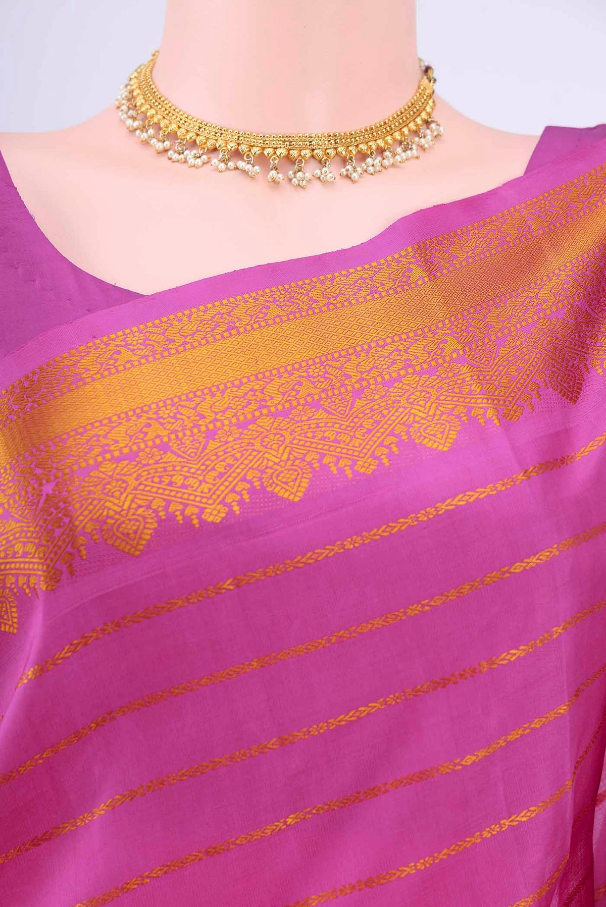Border image of Rani Pink Kanchipuram Silk Saree with Stripes on the body and Thread Border