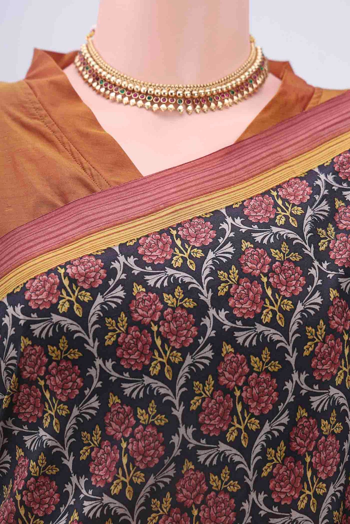 Border image of Black Printed Silk Saree with Printed design on the body and Plain Border