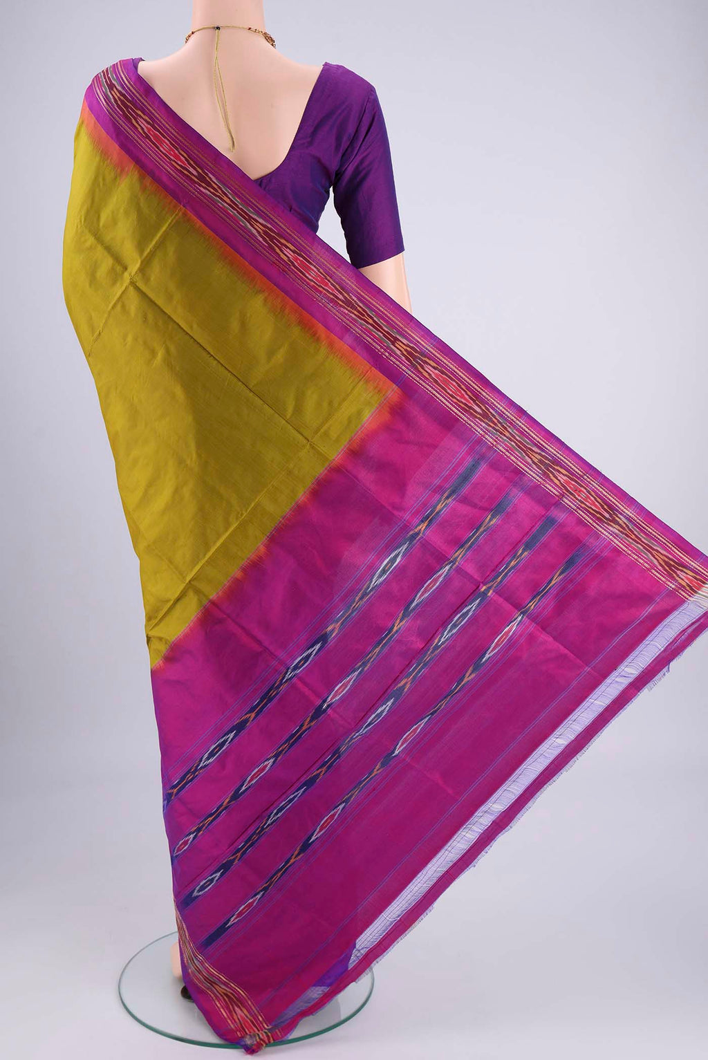 Flat view of Mehandi Green Pochampally Silk Saree with Ikat design on the body and Ikat Border. 