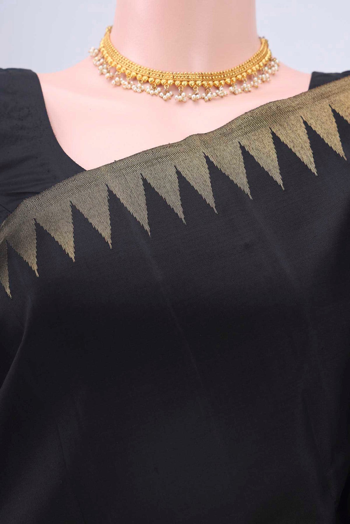 Border image of Pure Silk Pure Zari Black Kanchipuram Saree with Plain Body and Temple Border