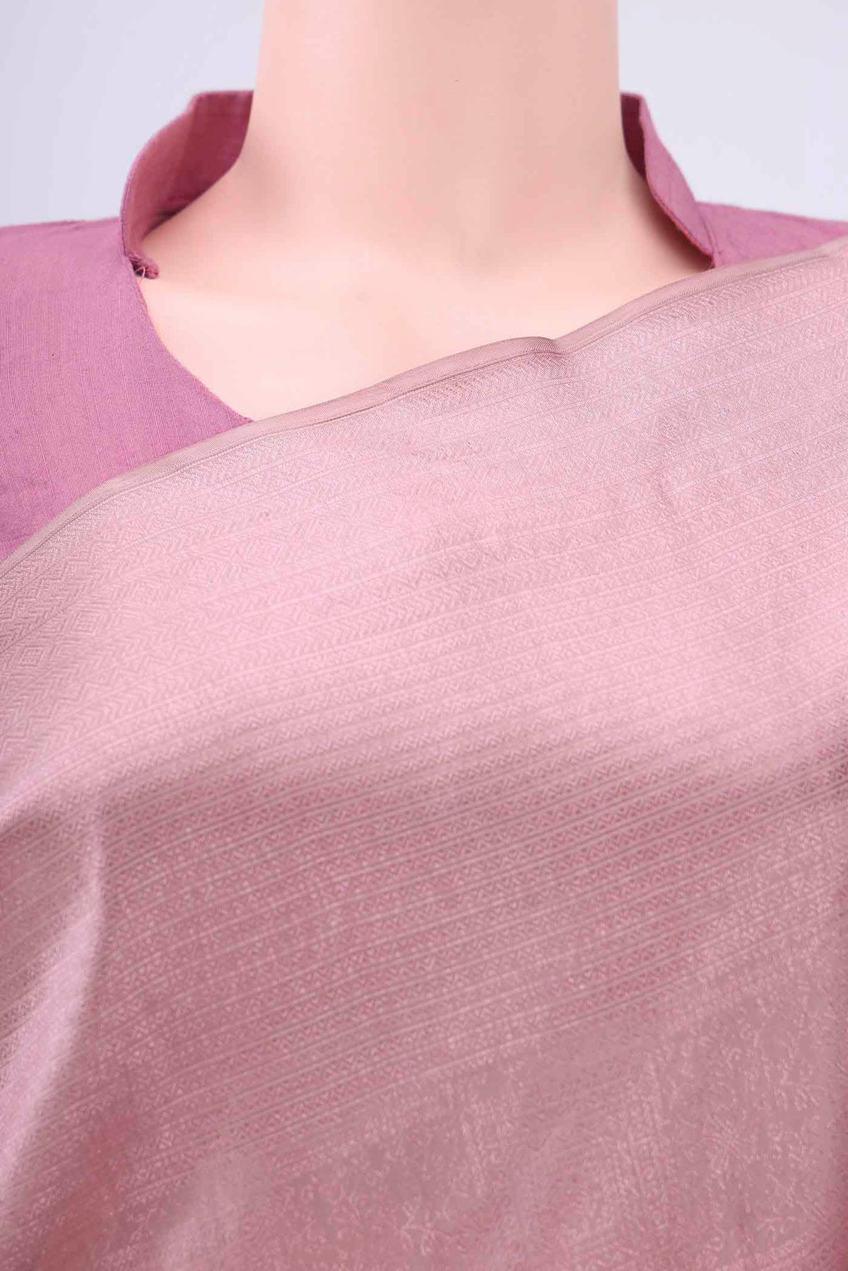Border image of Mauve Kanchipuram Silk Saree with Zari Brocade on the body and Zari Border