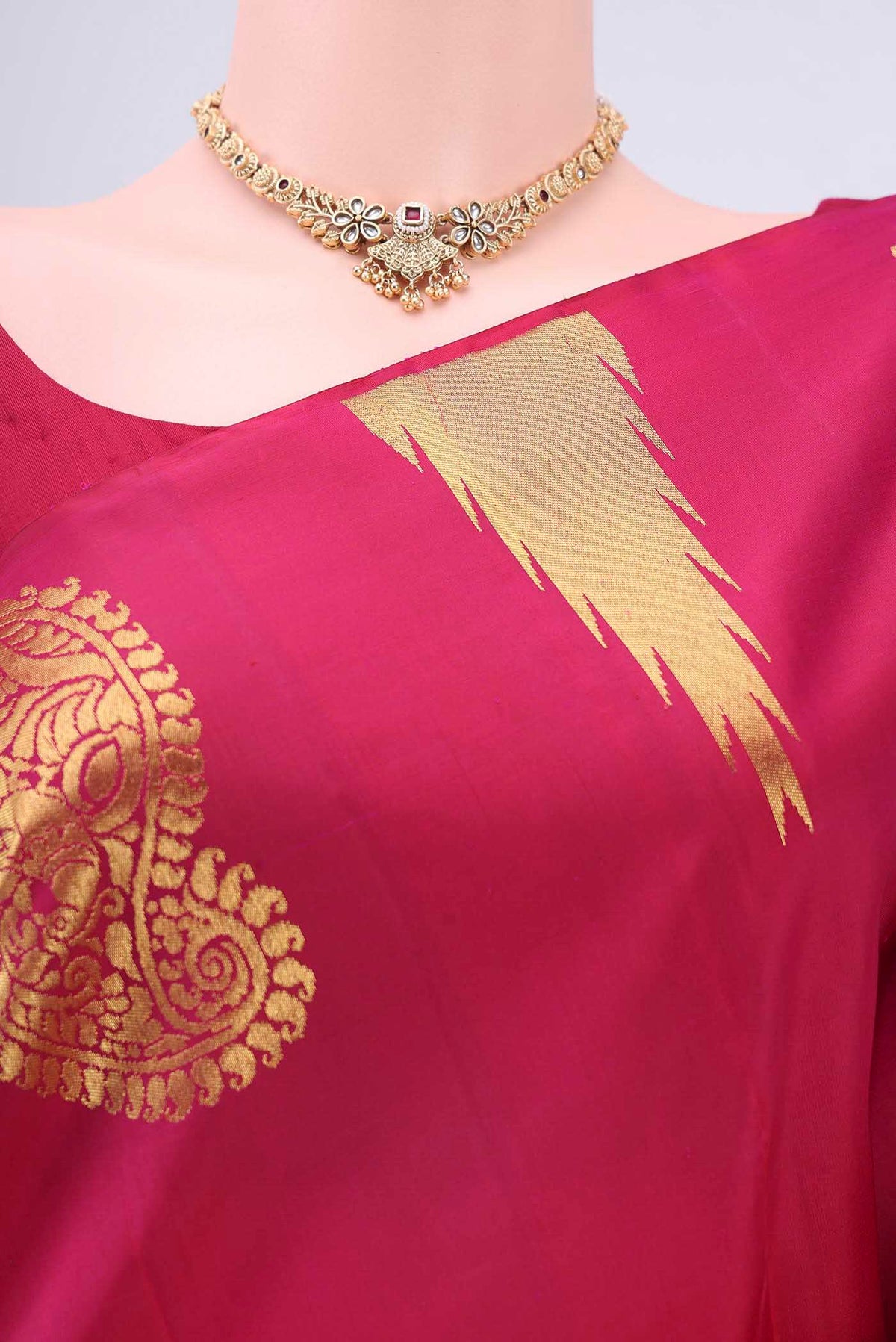 Border image of Pink Dual Tone Kanchipuram Silk Saree with Zari Butta on the body and Temple Border
