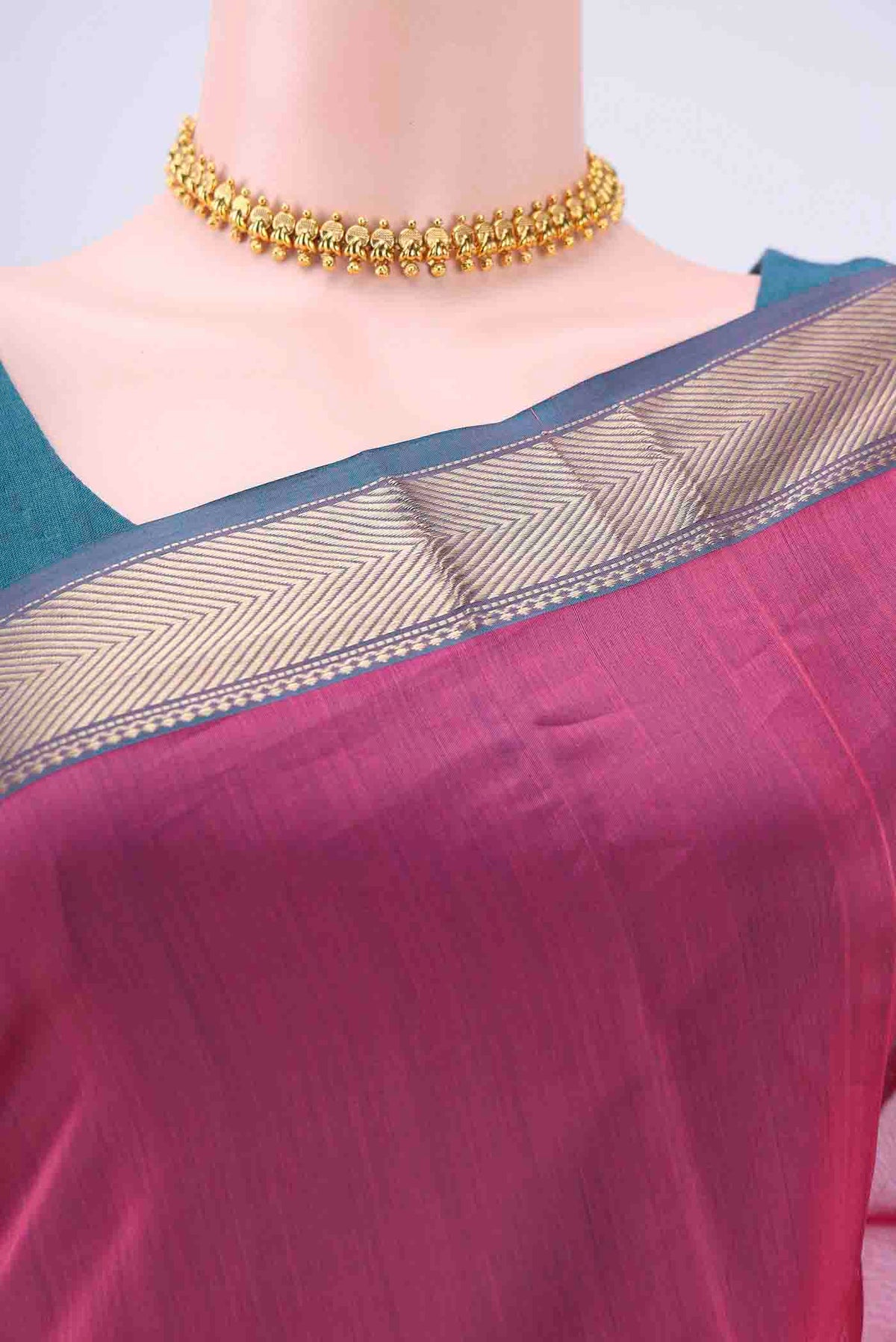 Border image of Pink Maheshwari Silk Cotton Saree with Plain Body and Zari Border