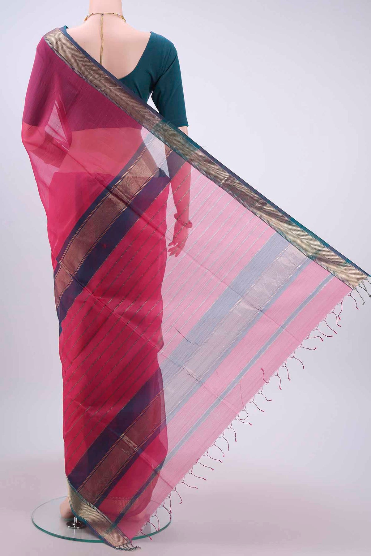Flat view of Pink Maheshwari Silk Cotton Saree with Plain Body and Zari Border