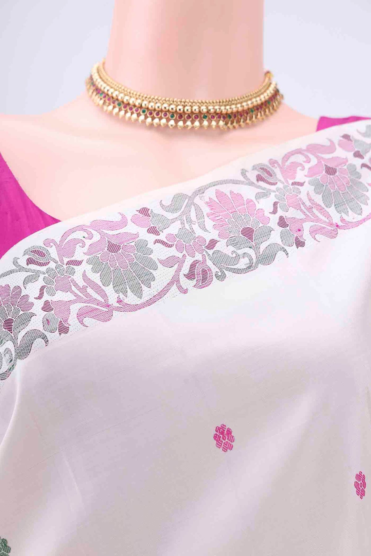 Border image of White Kanchipuram Silk Saree with Thread Butta on the body and Thread Border