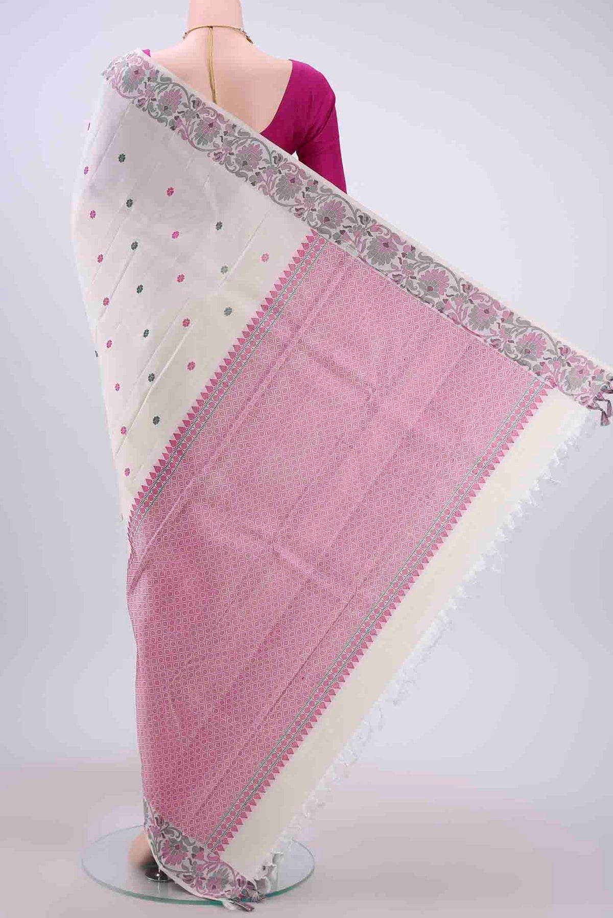 Flat view of White Kanchipuram Silk Saree with Thread Butta on the body and Thread Border