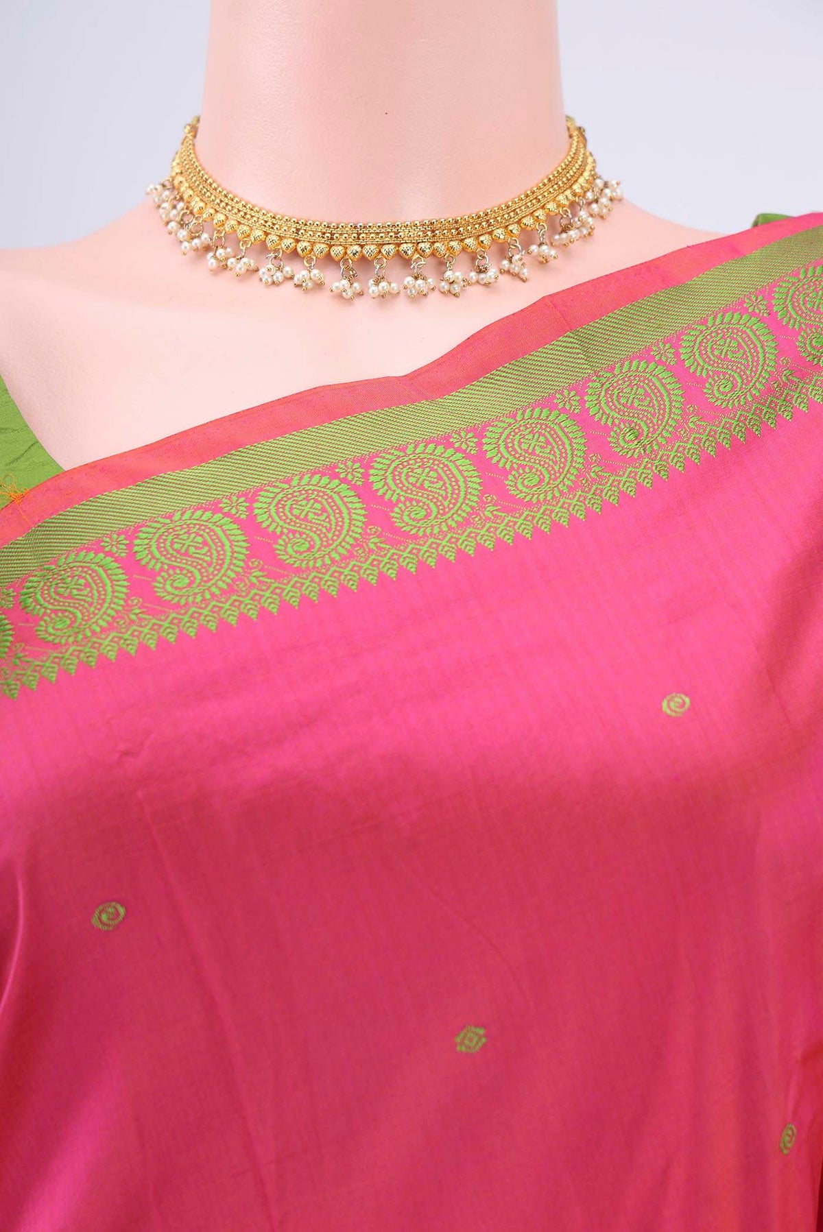 Border image of Dark Pink Kanchipuram Silk Saree with Thread Butta on the body and Thread Border