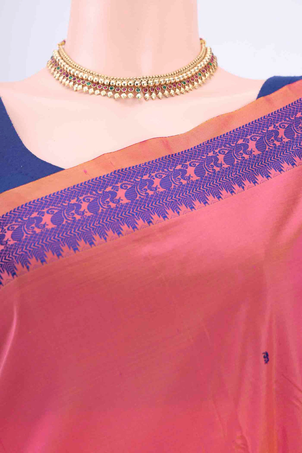 Border image of Pinkish Yellow Dual Tone Kanchipuram Silk Saree with Thread Butta on the body and Thread Border