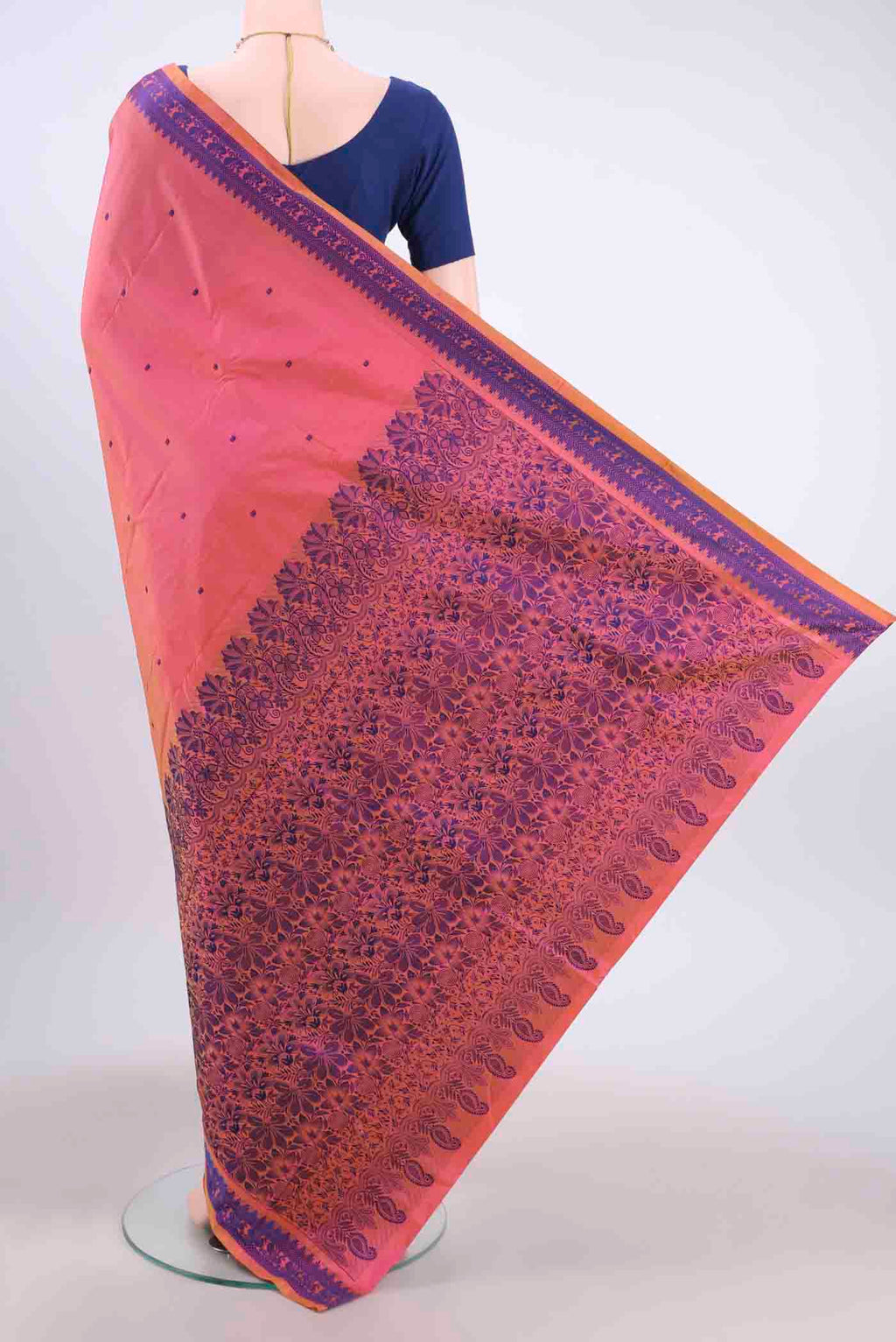 Flat view of Pinkish Yellow Dual Tone Kanchipuram Silk Saree with Thread Butta on the body and Thread Border