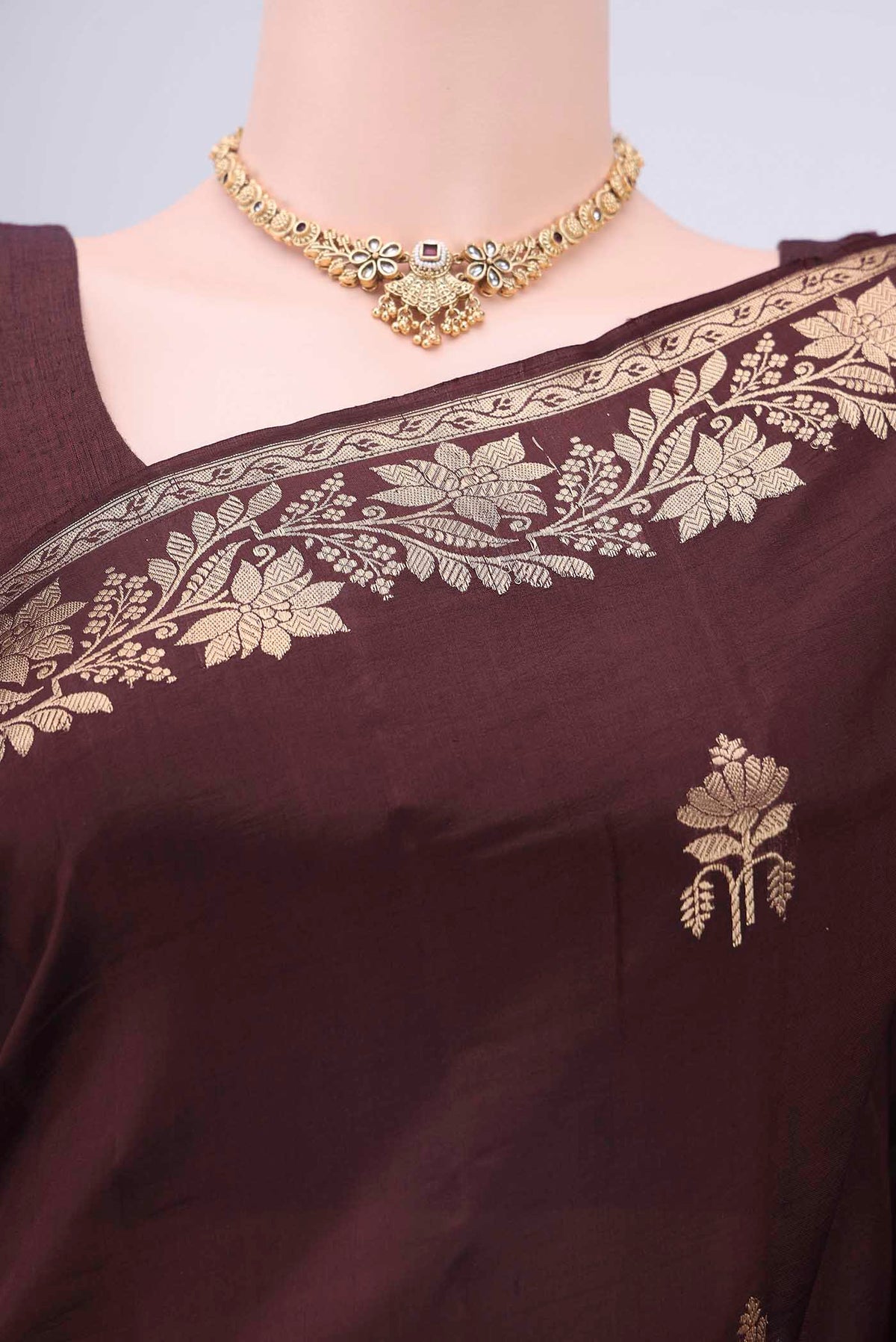 Border image of Brown Dual Tone Banarasi Katan Silk Saree with Zari Butta on the body and Plain Border