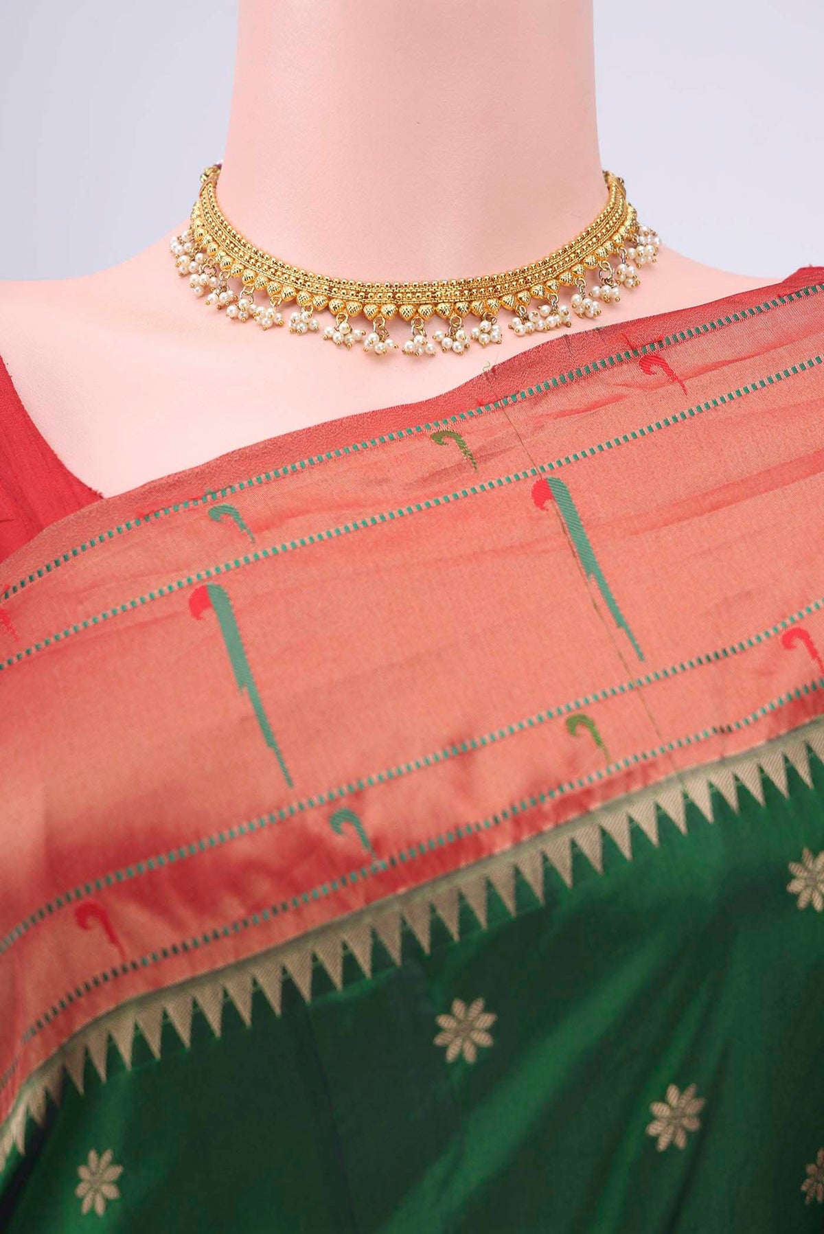Border image of Bottle Green Dual Tone Blended Bangalore Silk Saree with Zari Butta on the body and Zari And Thread Border