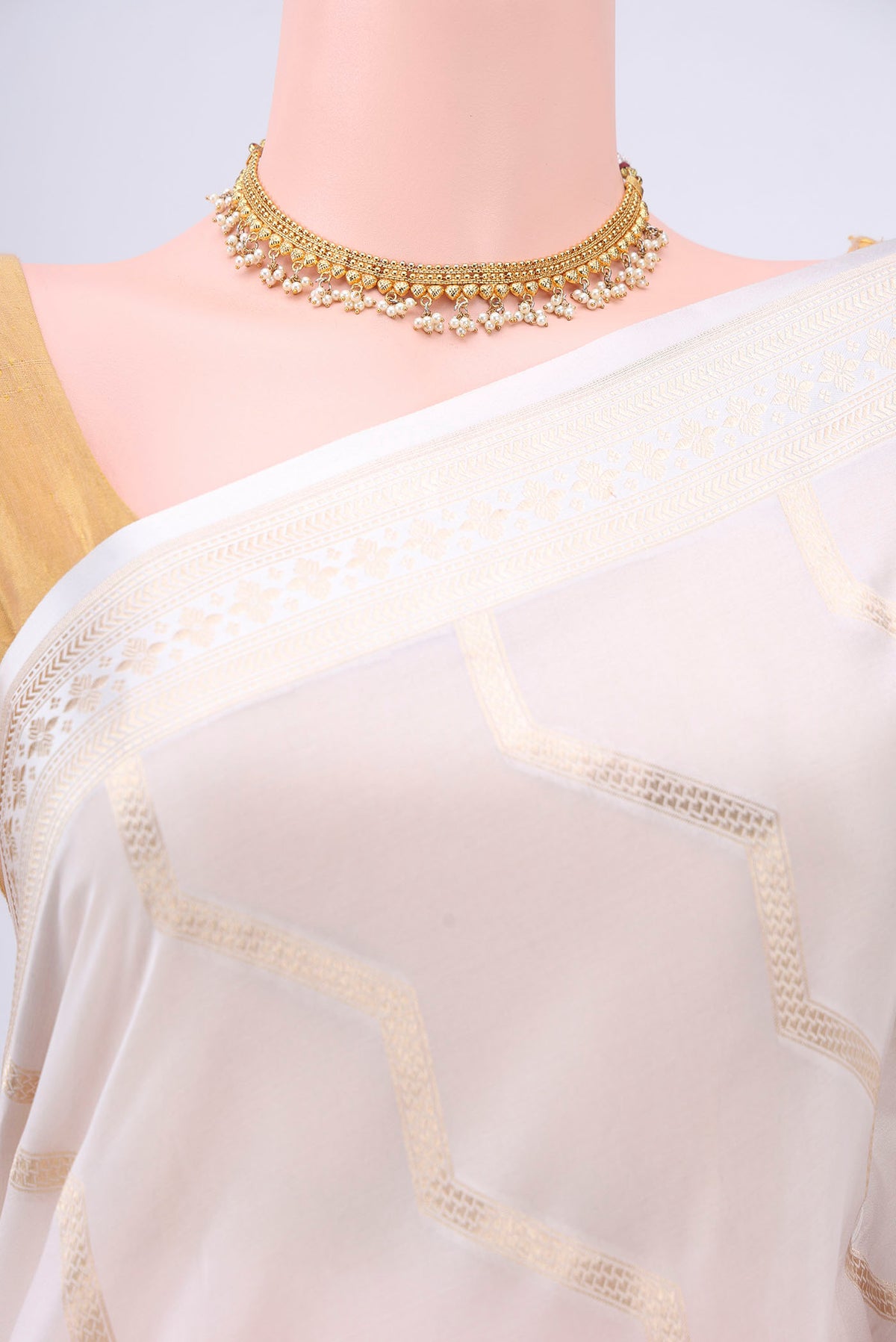 Border image of White Dual Tone Banarasi Silk Saree with Zig Zag design on the body and Zari And Thread Border