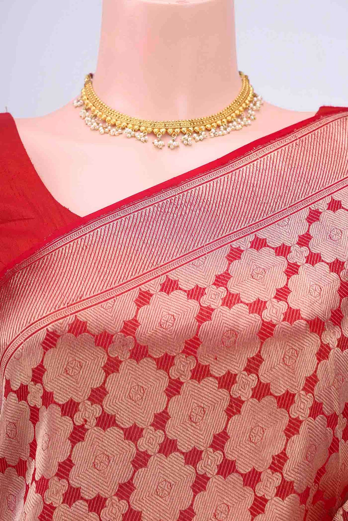 Border image of Red Dual Tone Banarasi Silk Saree with Zari Brocade on the body and Zari Border