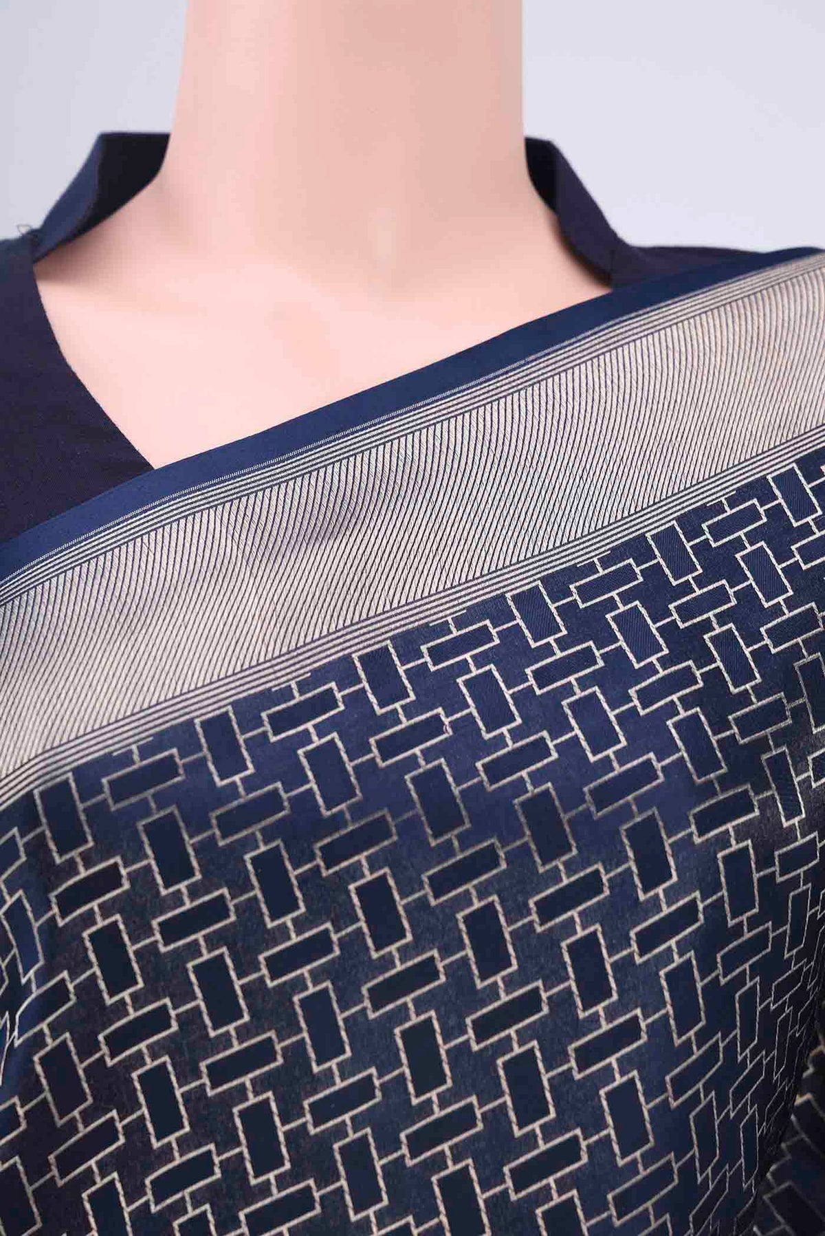 Border image of Navy Blue Dual Tone Banarasi Silk Saree with Zari Brocade on the body and Zari Border