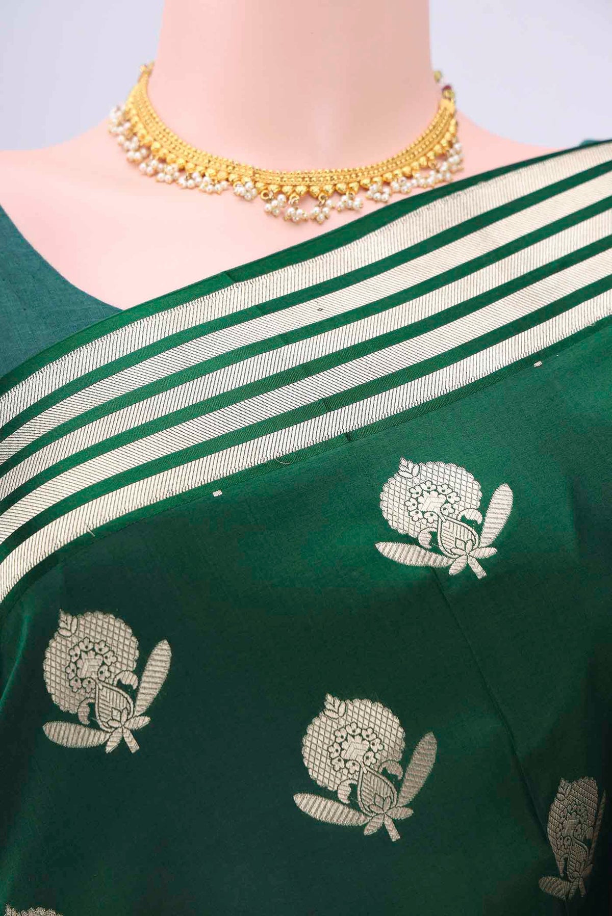 Border image of Bottle Green Dual Tone Banarasi Silk Saree with Zari Butta on the body and Zari Border