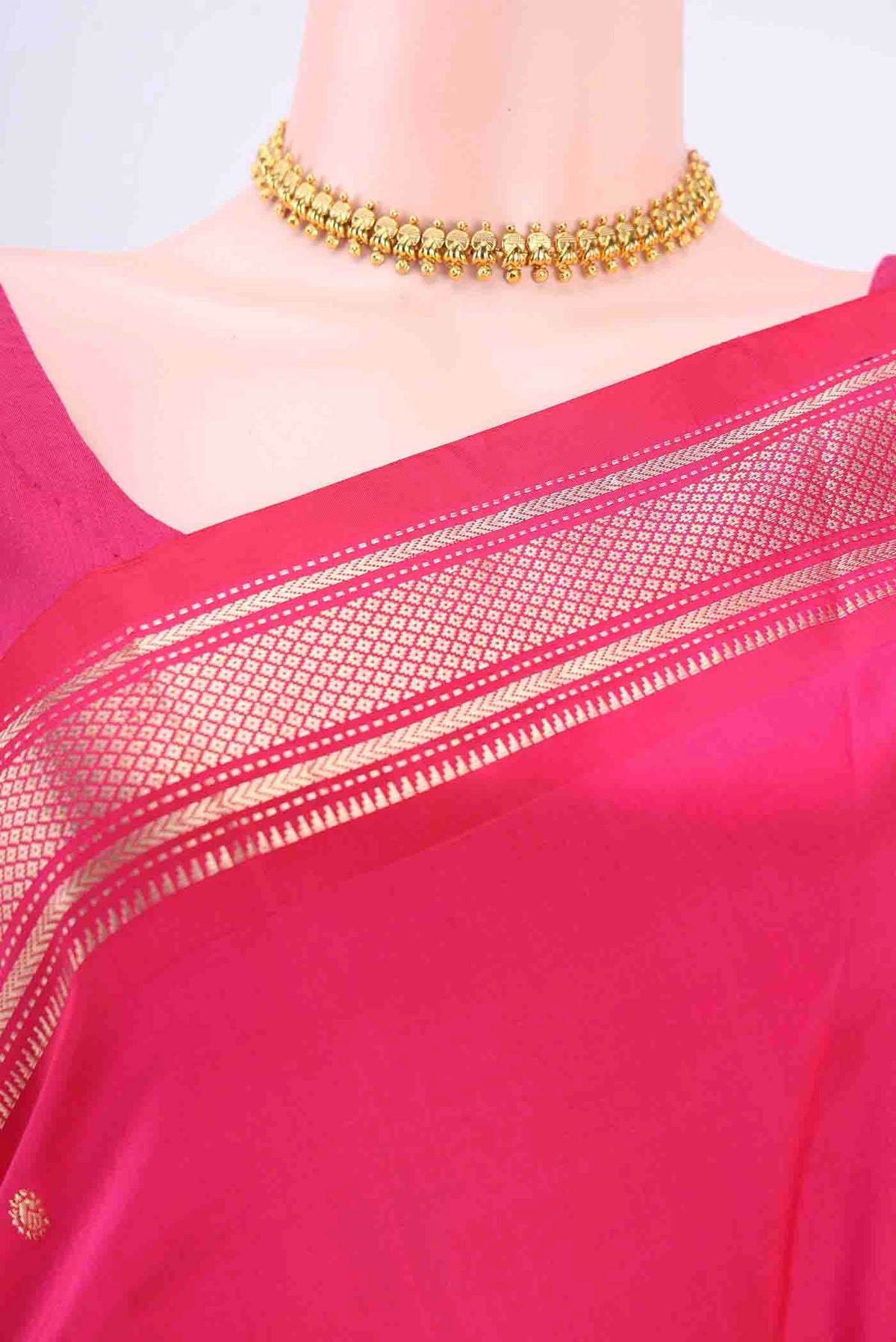 Border image of Dark Pink Paithani Silk Saree with Zari Butta on the body and Zari Border