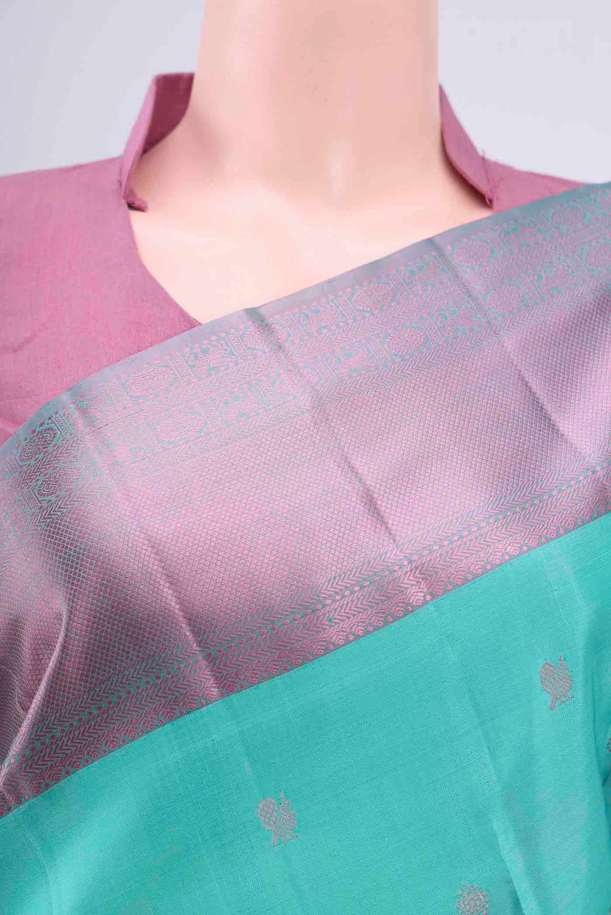Border image of Turquoise Kanchipuram Silk Saree with Thread Butta on the body and Thread Border
