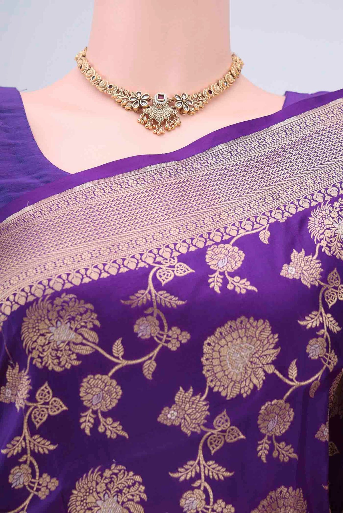 Border image of Purple Dual Tone Banarasi Silk Saree with Zari Brocade on the body and Zari Border