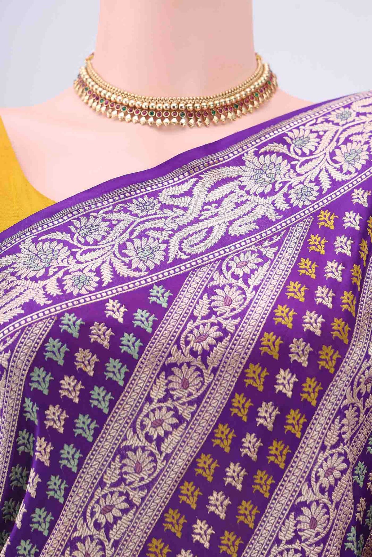 Border image of Purple Dual Tone Banarasi Silk Saree with Jacquard With Zari Butta on the body and Zari Border