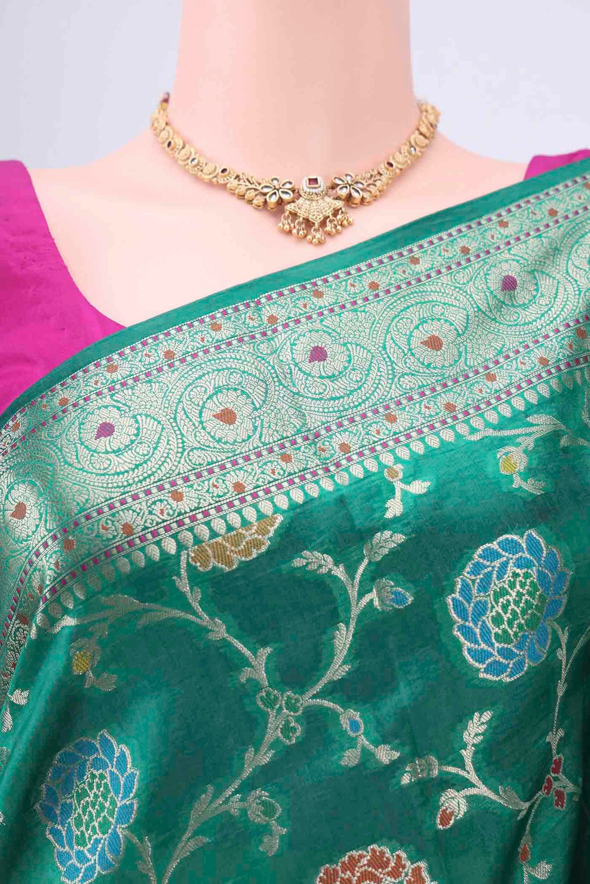 Border image of Green Banarasi Raw Silk Saree with Zari And Thread Butta on the body and Zari Border