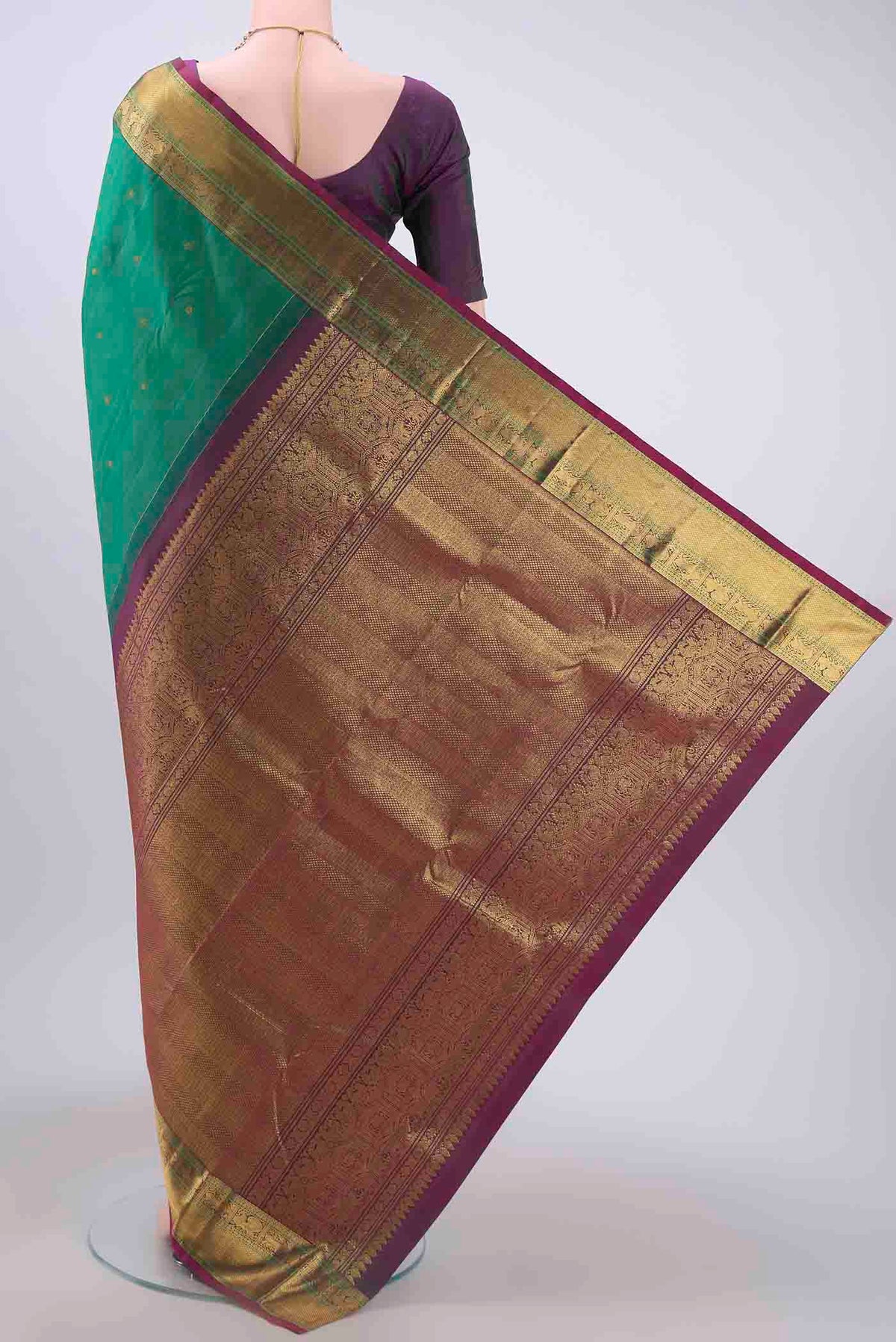 Flat view of Green Dual Tone Kanchipuram Saree with Zari Butta on the body and Zari Border
